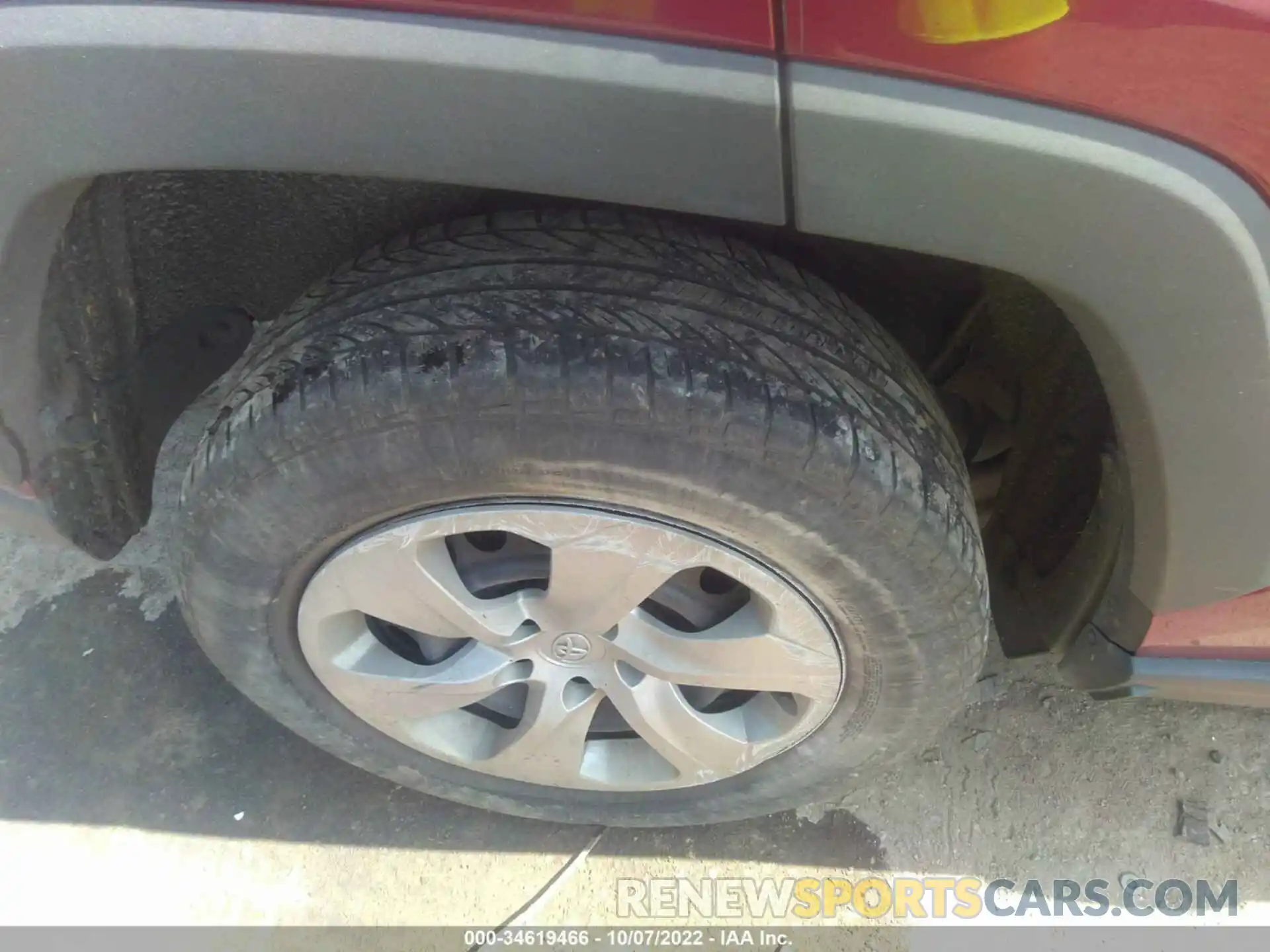 15 Photograph of a damaged car 2T3H1RFV4LW061682 TOYOTA RAV4 2020