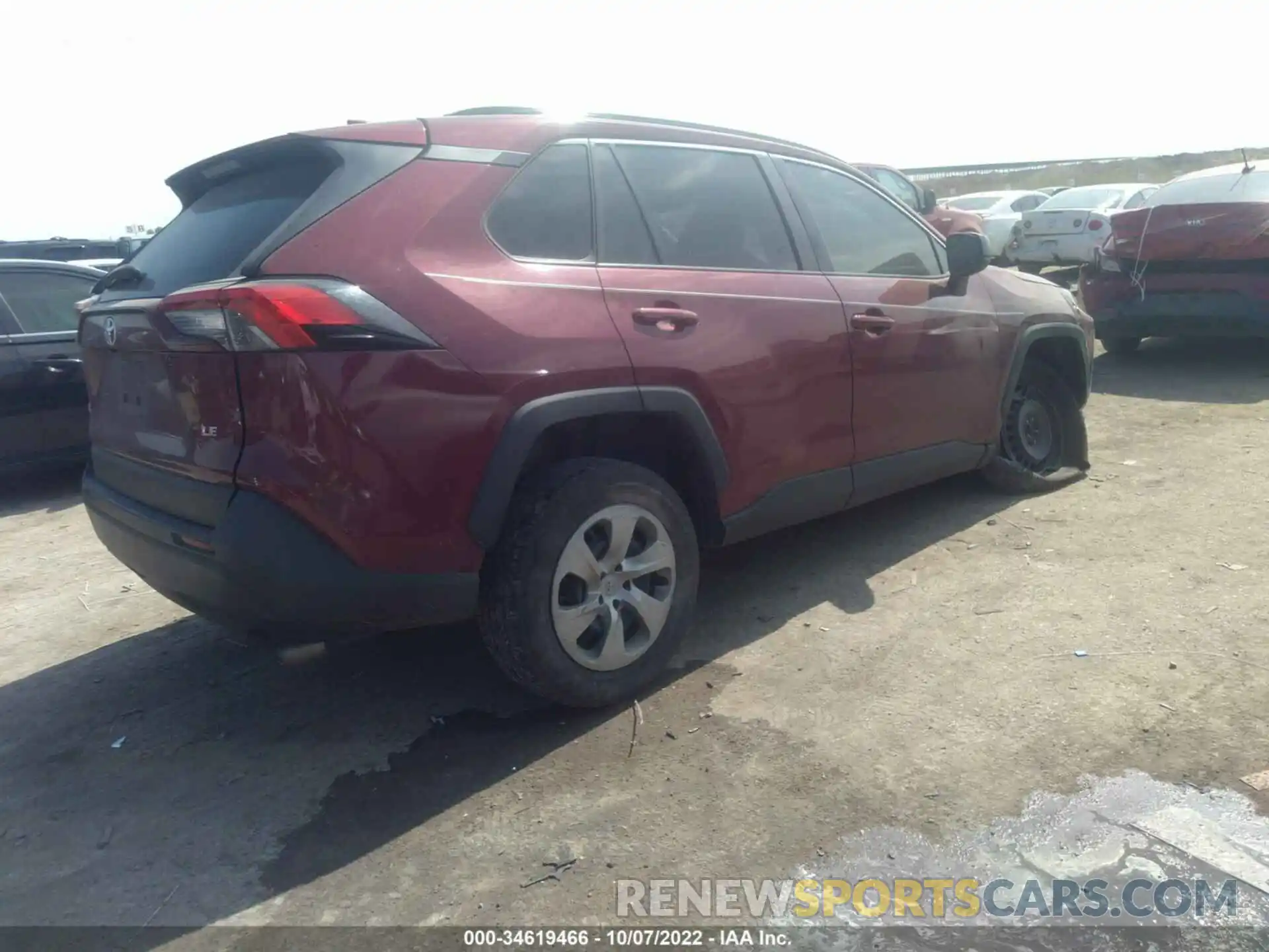 4 Photograph of a damaged car 2T3H1RFV4LW061682 TOYOTA RAV4 2020