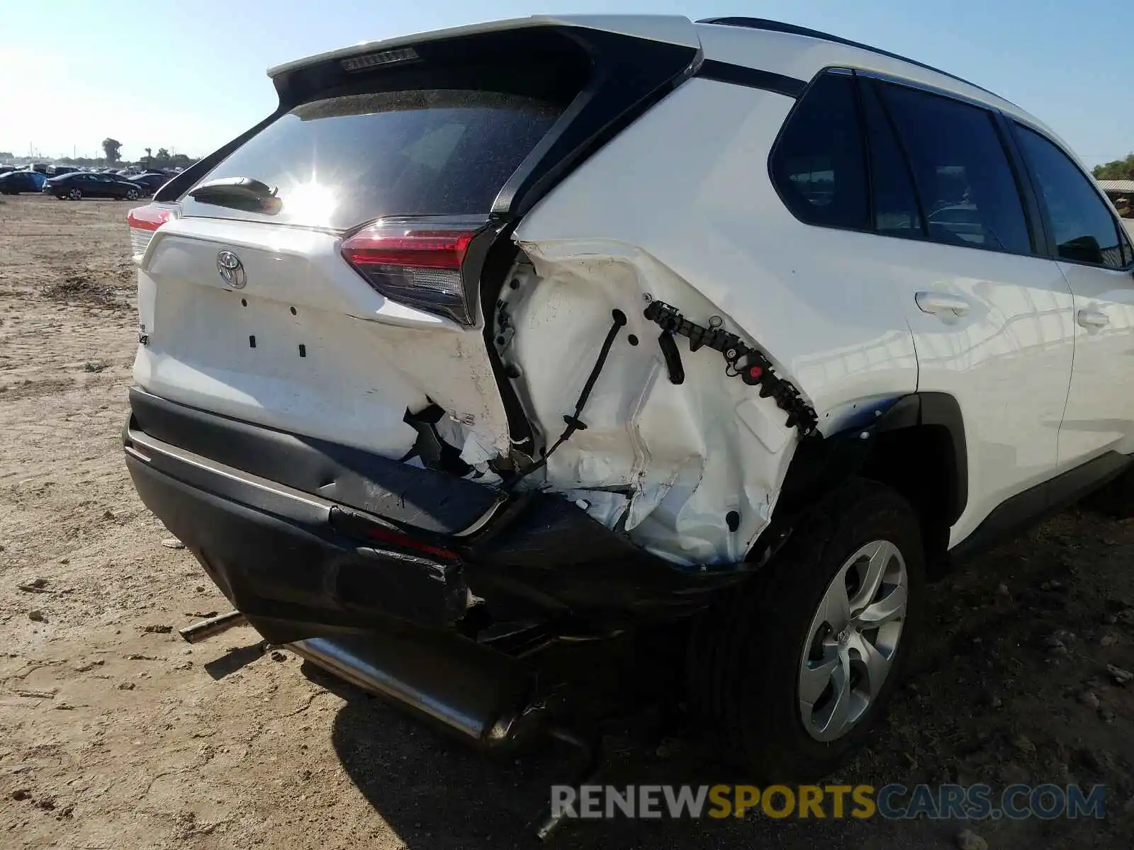 9 Photograph of a damaged car 2T3H1RFV4LW069314 TOYOTA RAV4 2020