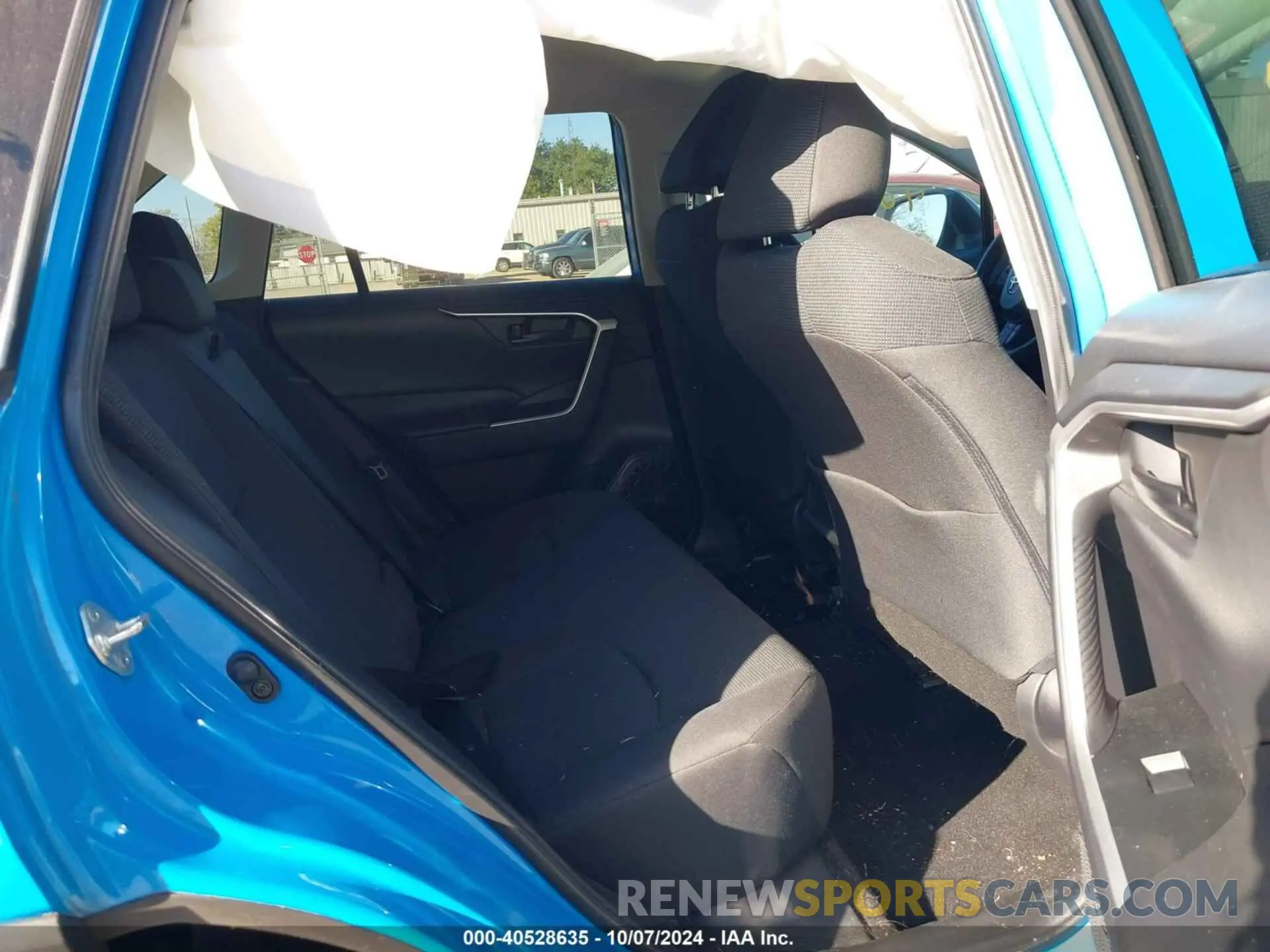 8 Photograph of a damaged car 2T3H1RFV4LW086971 TOYOTA RAV4 2020