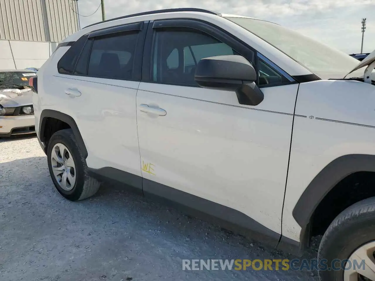 13 Photograph of a damaged car 2T3H1RFV4LW089854 TOYOTA RAV4 2020