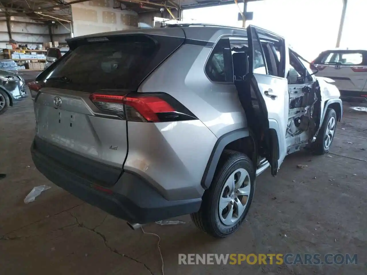 4 Photograph of a damaged car 2T3H1RFV5LC040003 TOYOTA RAV4 2020