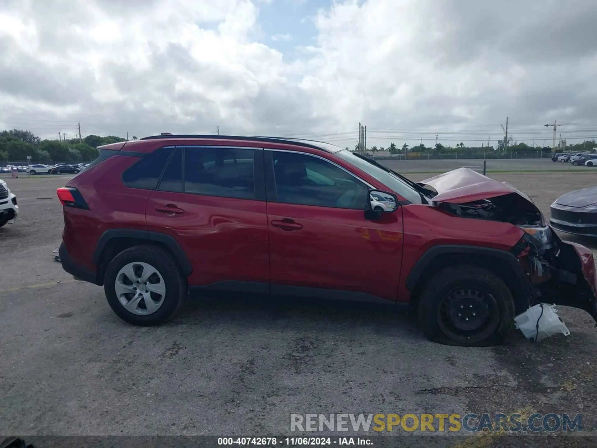 13 Photograph of a damaged car 2T3H1RFV5LC040132 TOYOTA RAV4 2020