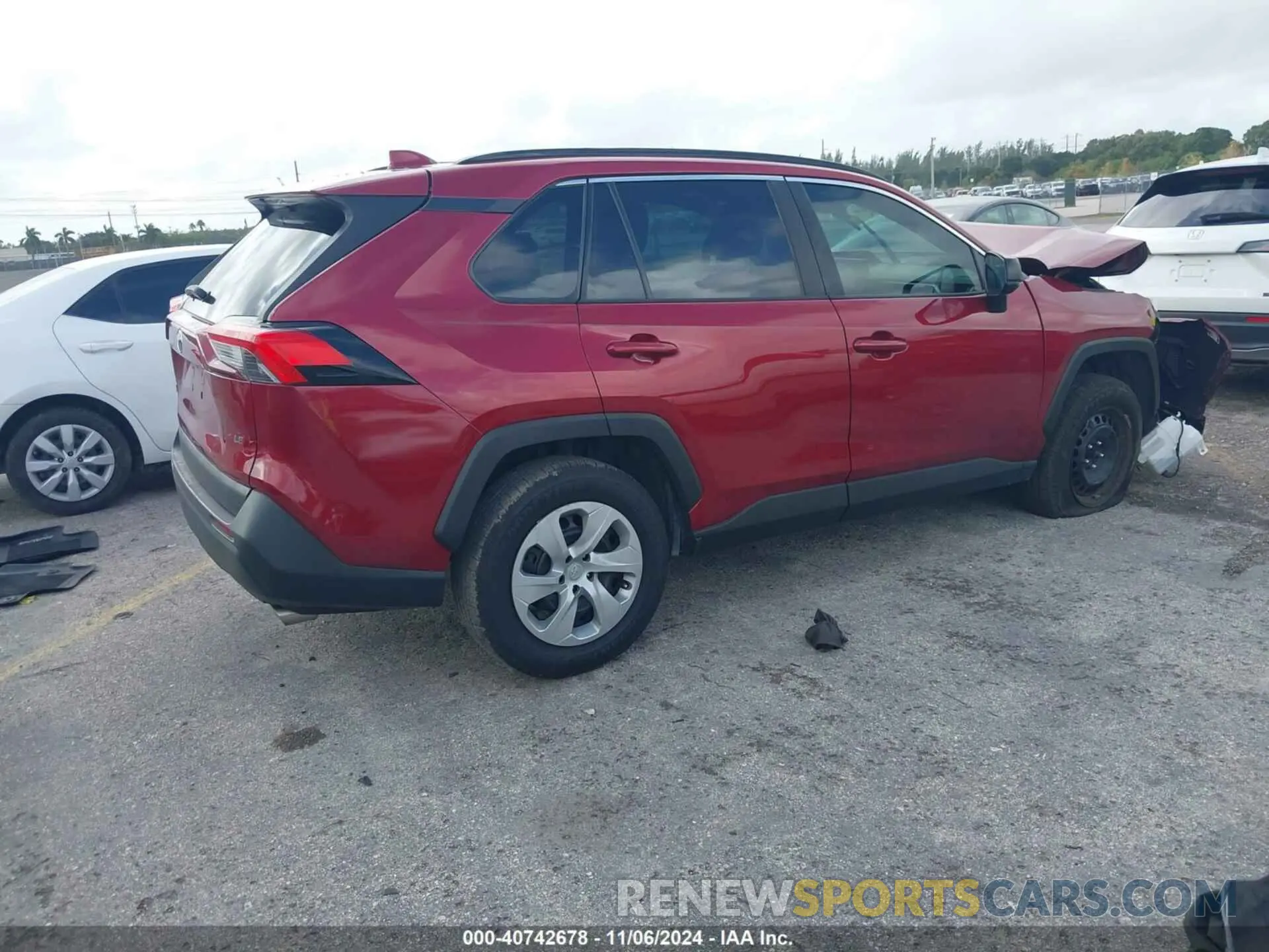 4 Photograph of a damaged car 2T3H1RFV5LC040132 TOYOTA RAV4 2020