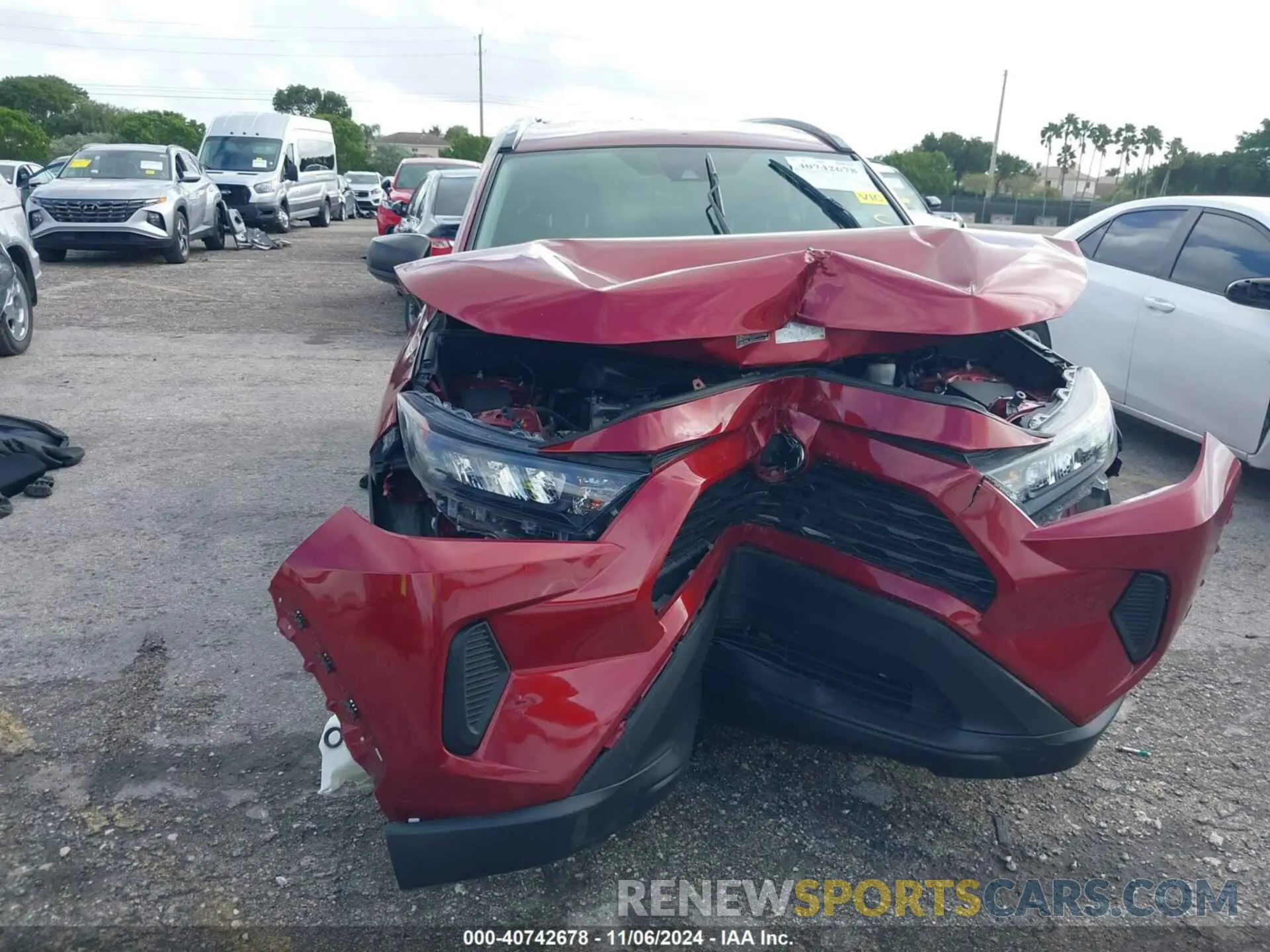 6 Photograph of a damaged car 2T3H1RFV5LC040132 TOYOTA RAV4 2020