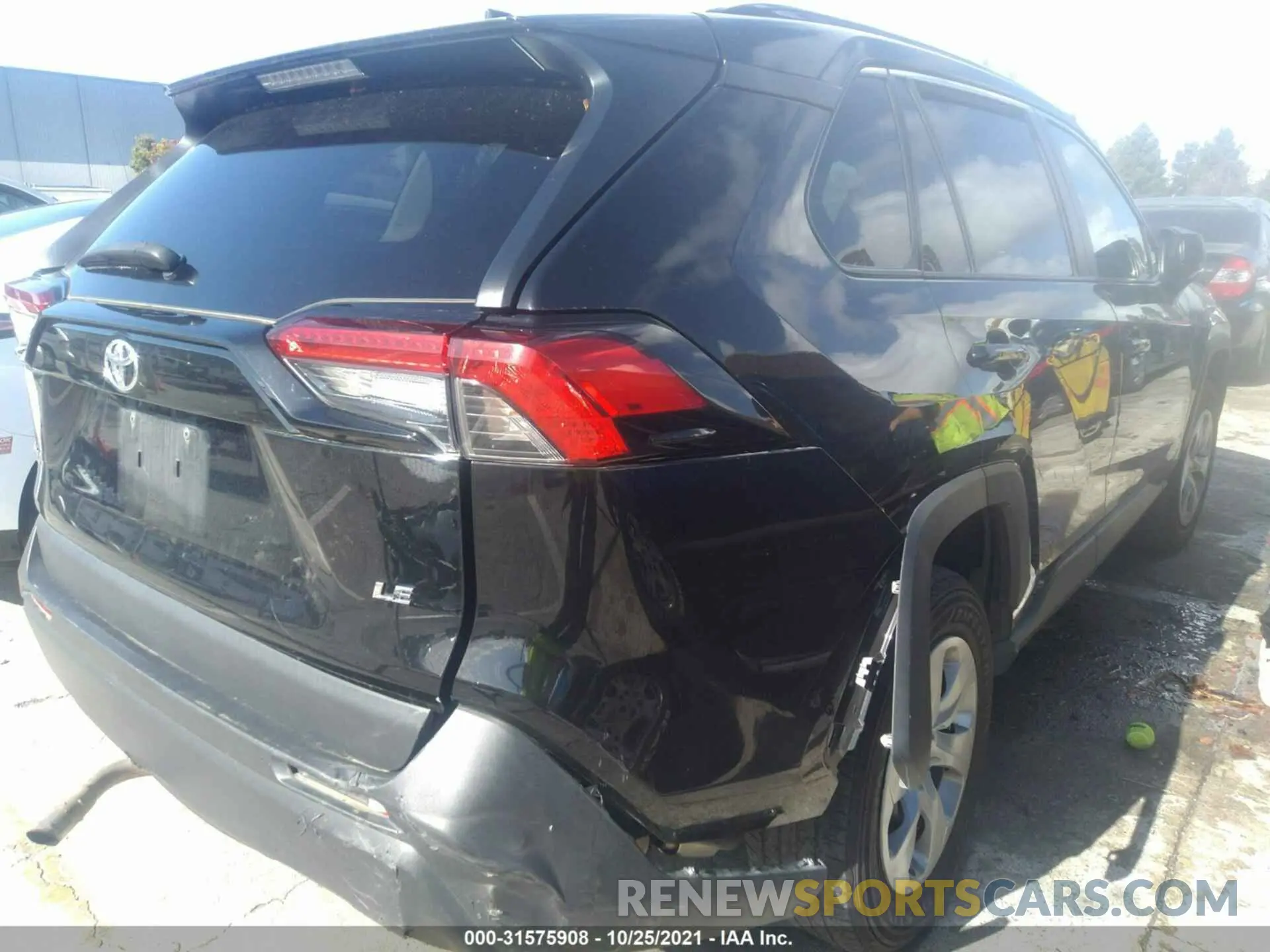 4 Photograph of a damaged car 2T3H1RFV5LC046822 TOYOTA RAV4 2020