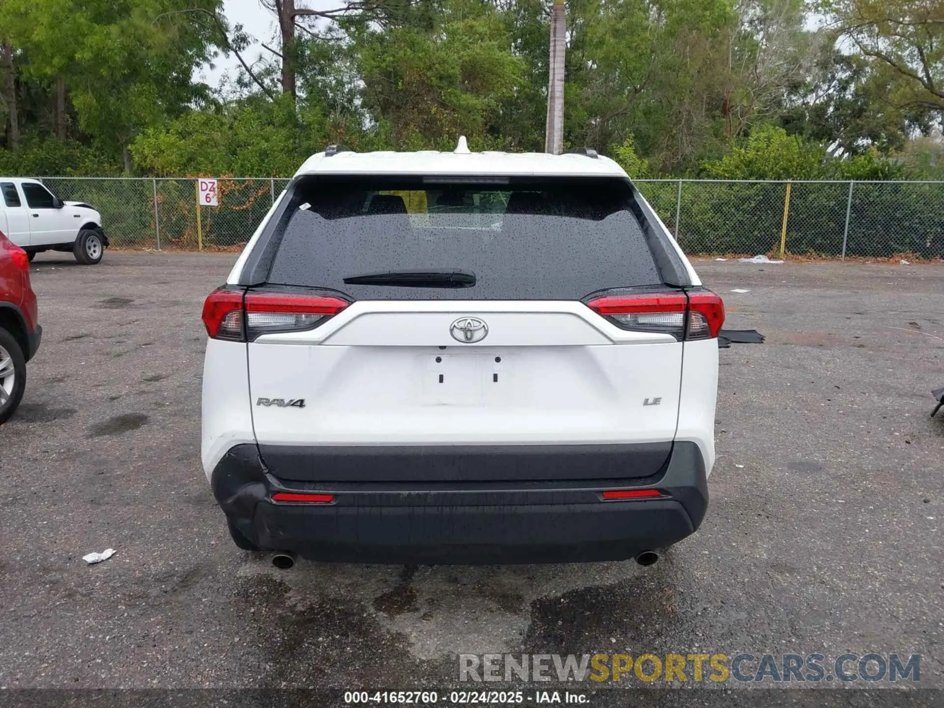 16 Photograph of a damaged car 2T3H1RFV5LC063734 TOYOTA RAV4 2020