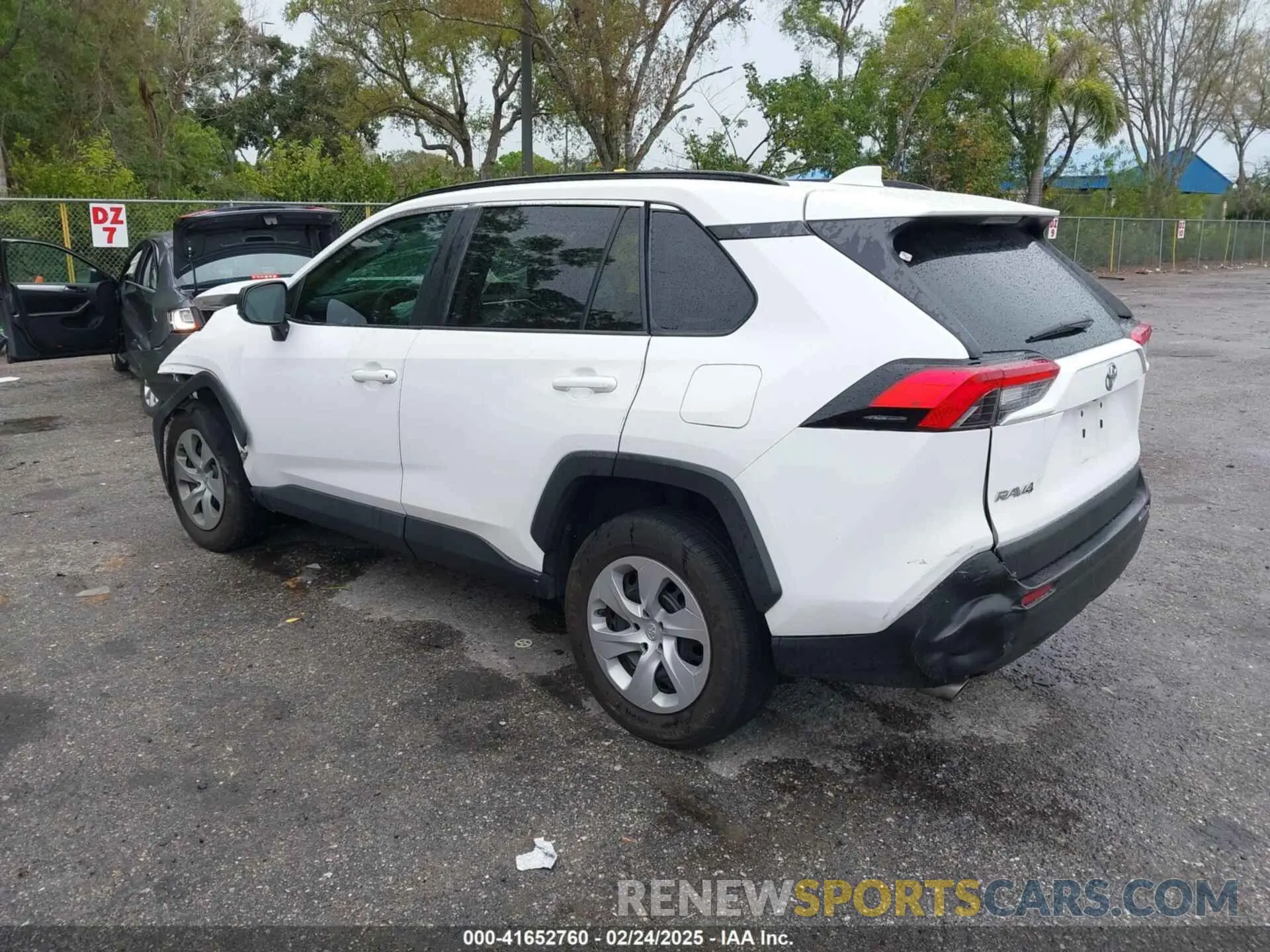3 Photograph of a damaged car 2T3H1RFV5LC063734 TOYOTA RAV4 2020