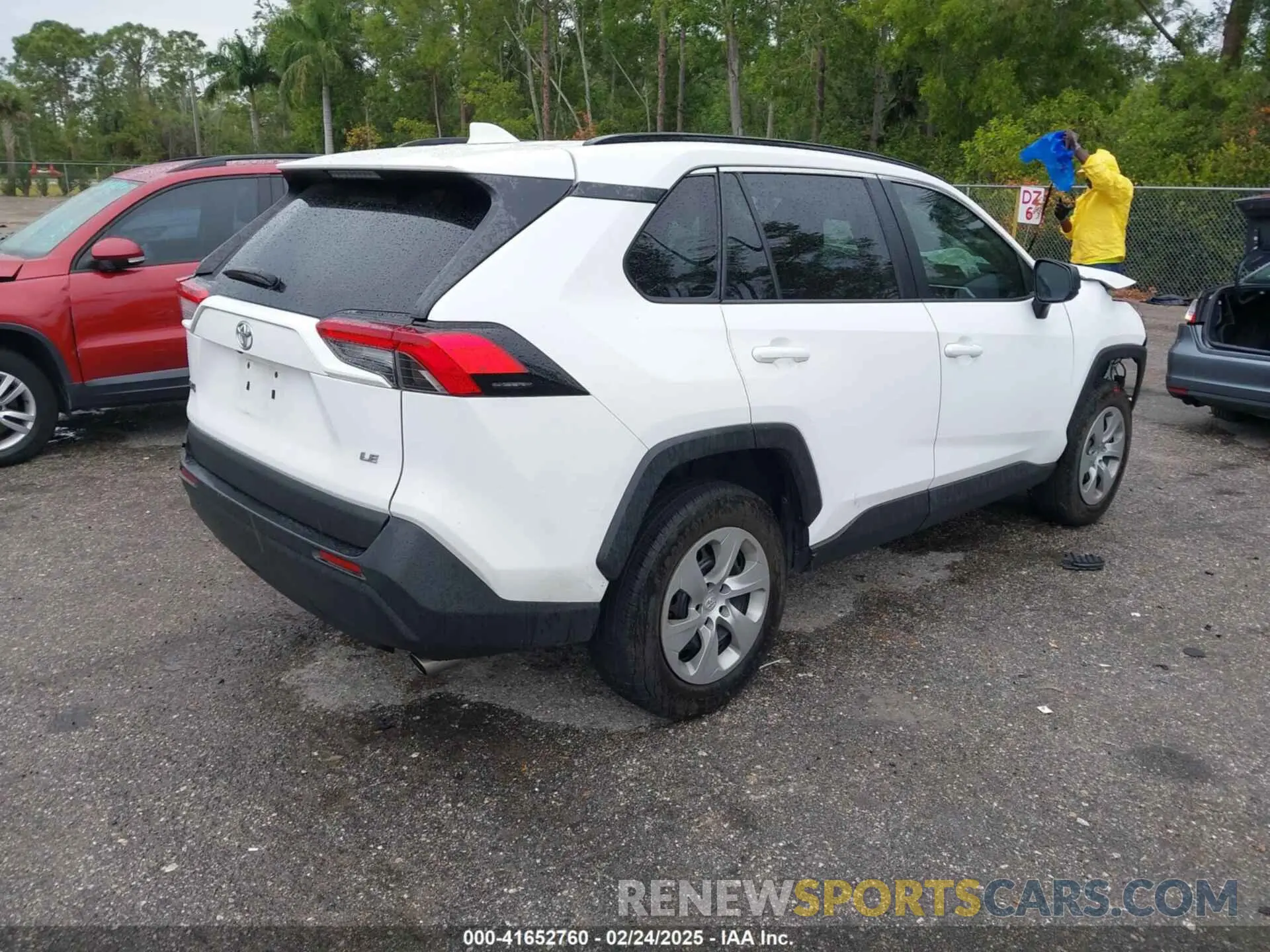4 Photograph of a damaged car 2T3H1RFV5LC063734 TOYOTA RAV4 2020