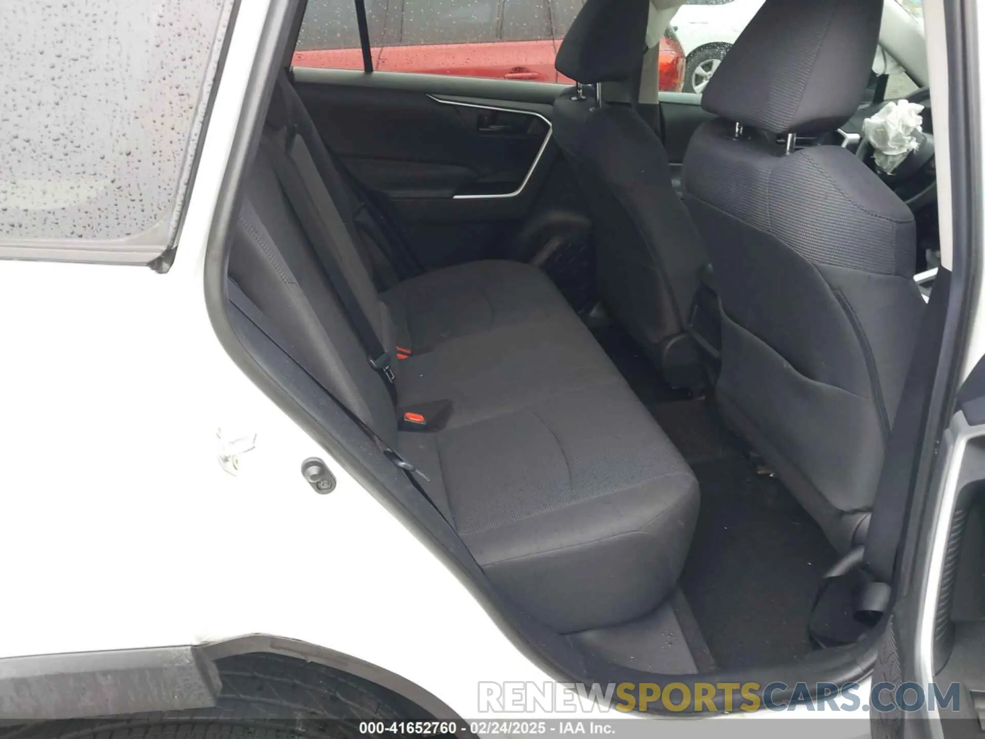 8 Photograph of a damaged car 2T3H1RFV5LC063734 TOYOTA RAV4 2020