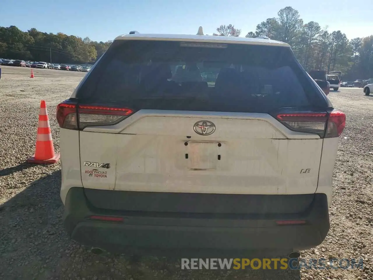 6 Photograph of a damaged car 2T3H1RFV5LC064270 TOYOTA RAV4 2020