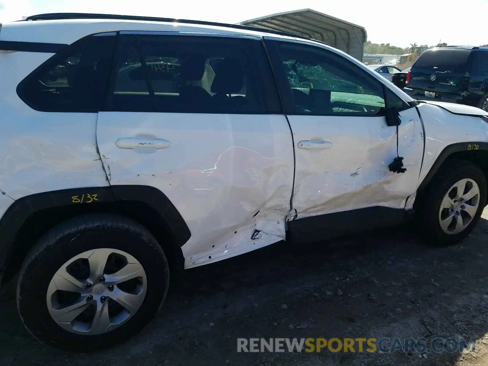 9 Photograph of a damaged car 2T3H1RFV5LC068674 TOYOTA RAV4 2020