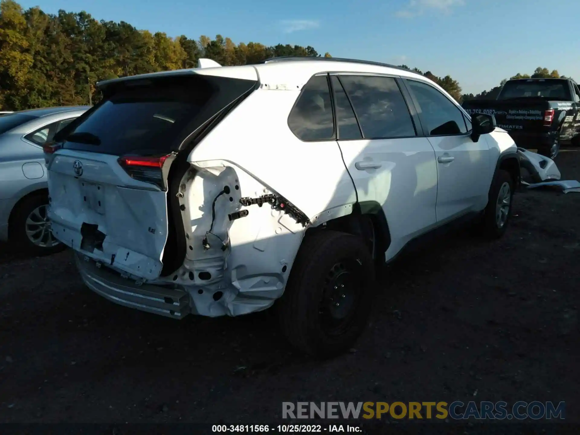 4 Photograph of a damaged car 2T3H1RFV5LC073633 TOYOTA RAV4 2020