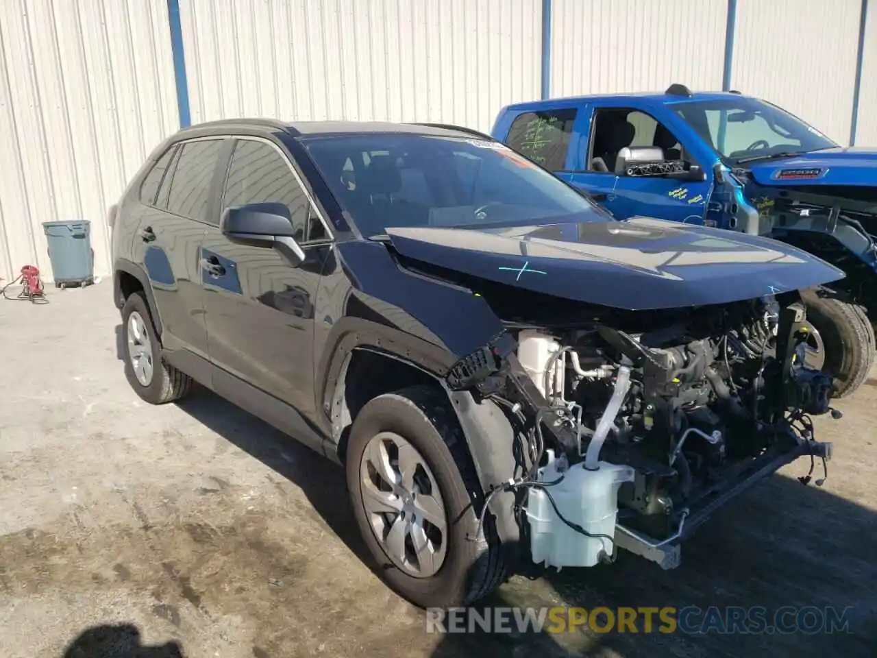 1 Photograph of a damaged car 2T3H1RFV5LC076211 TOYOTA RAV4 2020