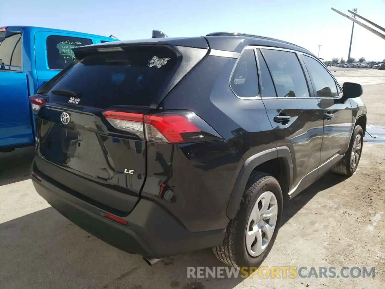 4 Photograph of a damaged car 2T3H1RFV5LC076211 TOYOTA RAV4 2020