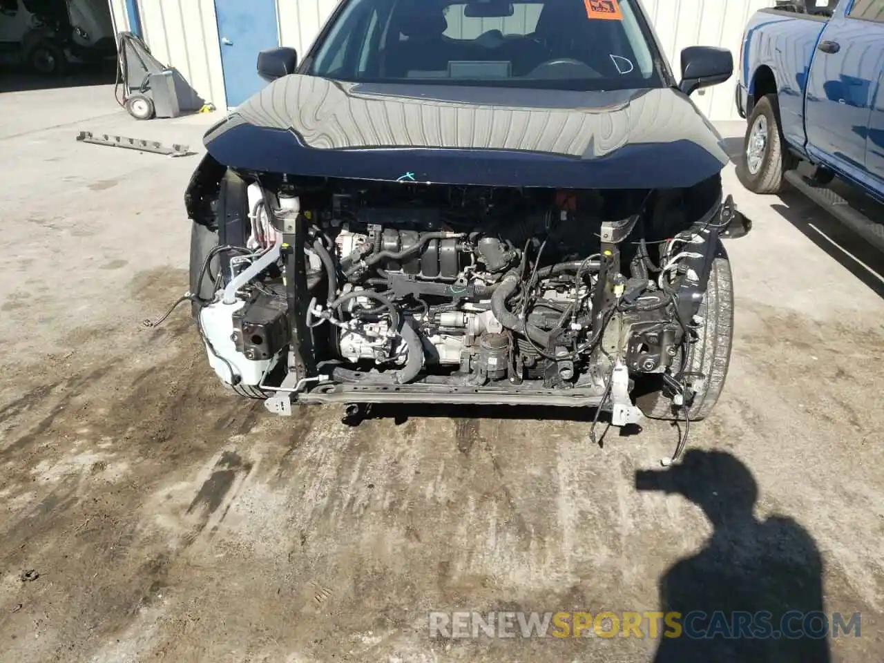 9 Photograph of a damaged car 2T3H1RFV5LC076211 TOYOTA RAV4 2020