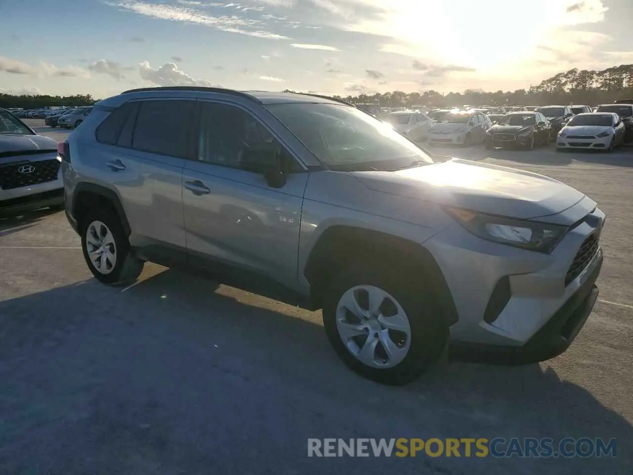 4 Photograph of a damaged car 2T3H1RFV5LC076984 TOYOTA RAV4 2020