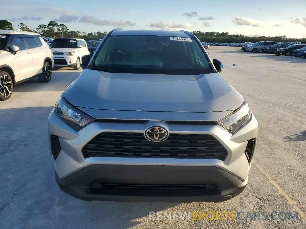 5 Photograph of a damaged car 2T3H1RFV5LC076984 TOYOTA RAV4 2020