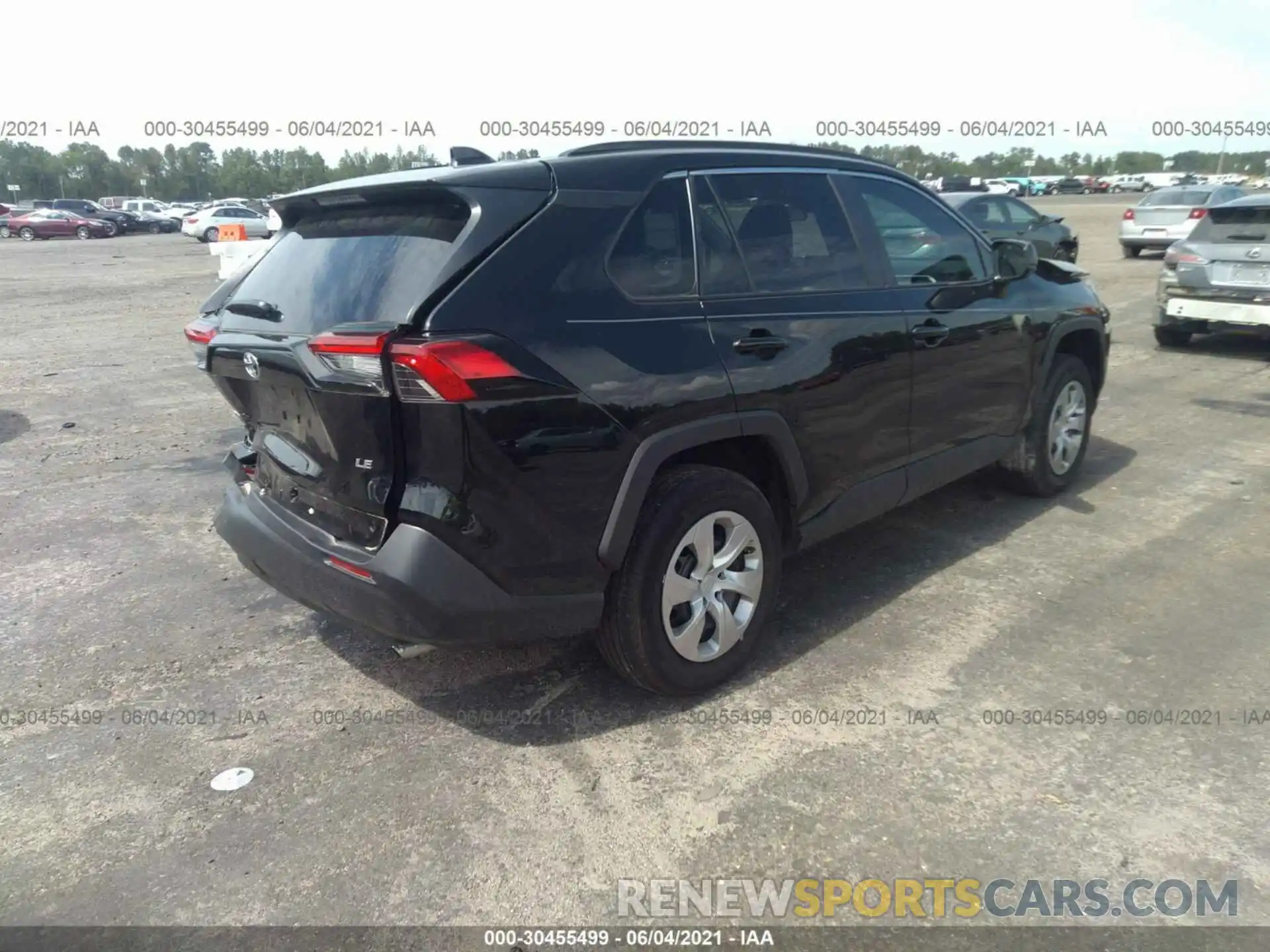 4 Photograph of a damaged car 2T3H1RFV5LW060167 TOYOTA RAV4 2020