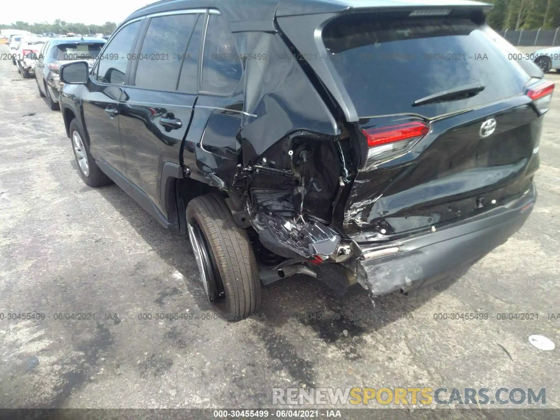 6 Photograph of a damaged car 2T3H1RFV5LW060167 TOYOTA RAV4 2020