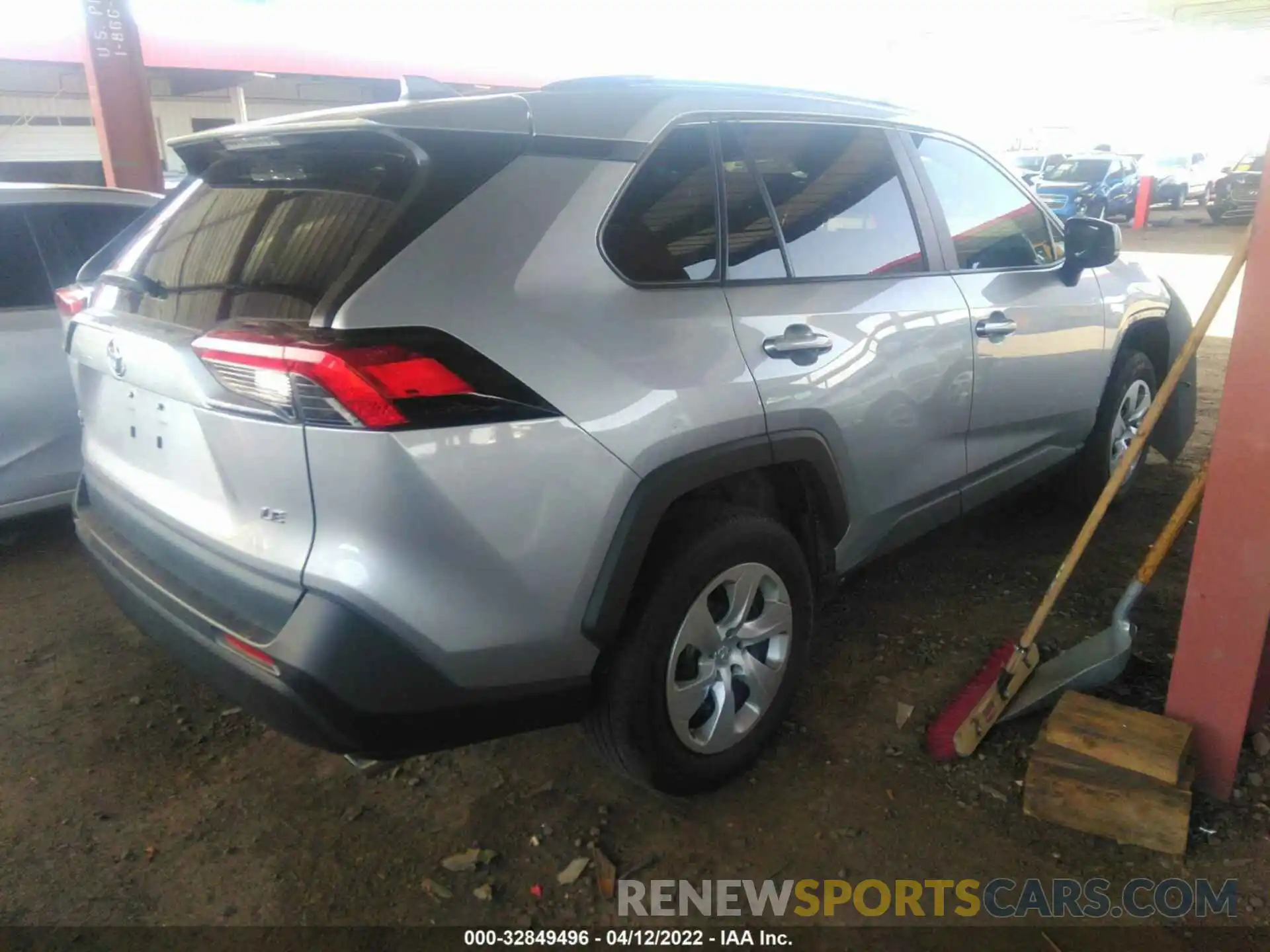 4 Photograph of a damaged car 2T3H1RFV5LW066115 TOYOTA RAV4 2020