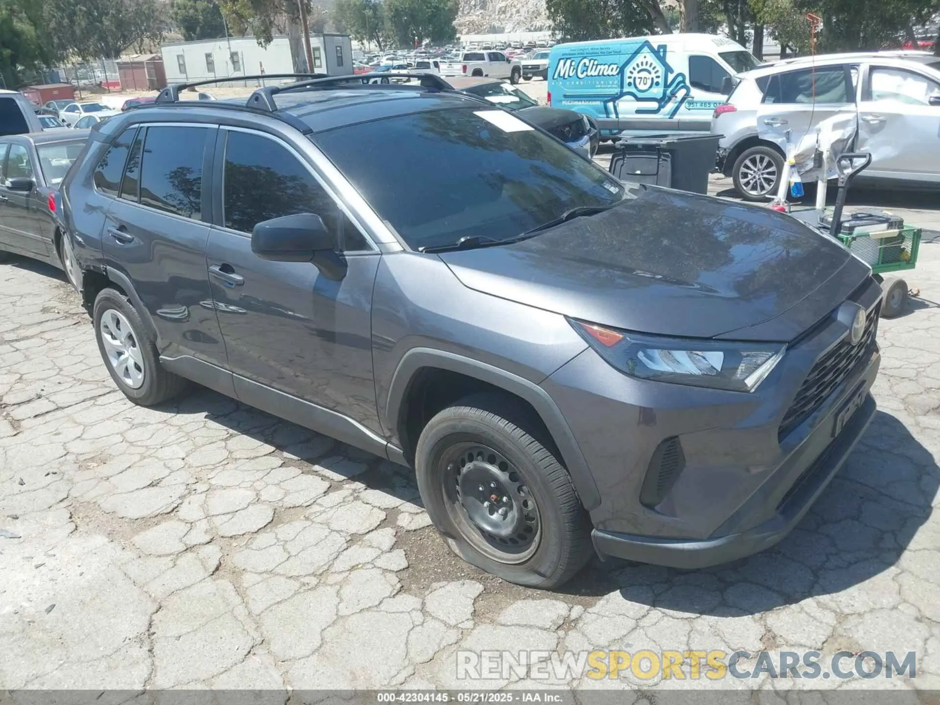 1 Photograph of a damaged car 2T3H1RFV5LW100876 TOYOTA RAV4 2020