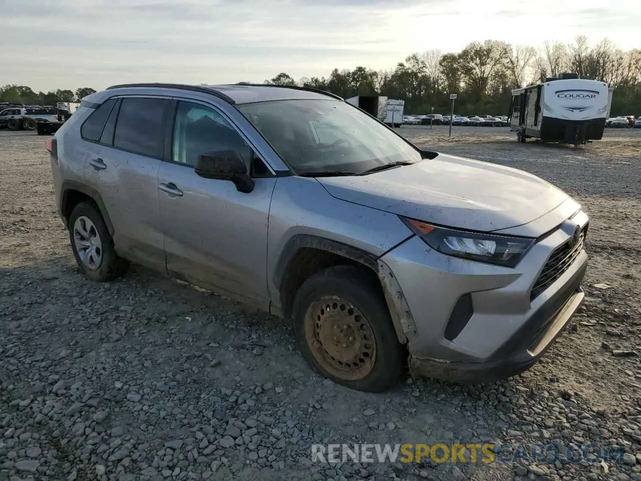 4 Photograph of a damaged car 2T3H1RFV6LC049907 TOYOTA RAV4 2020