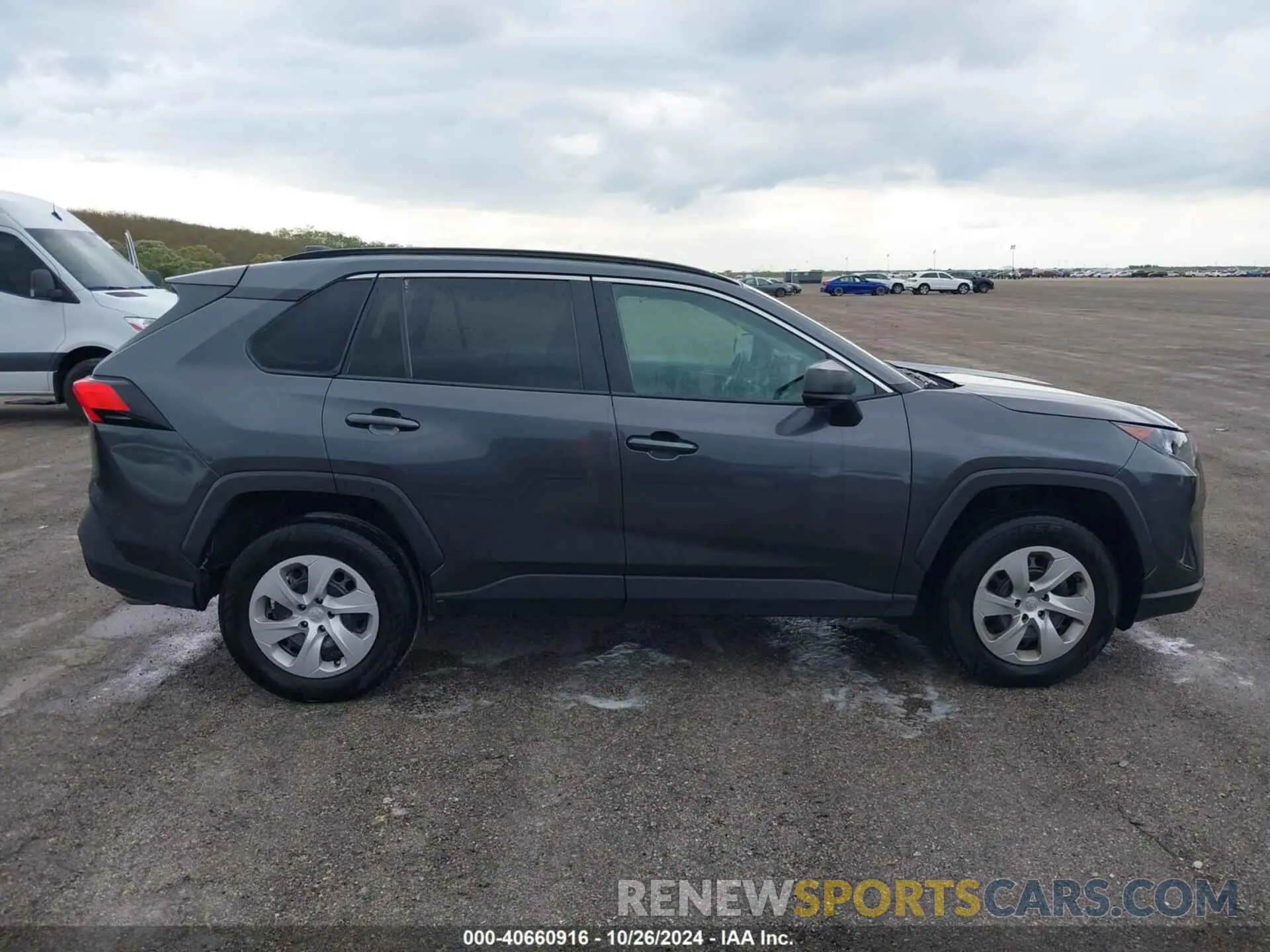 13 Photograph of a damaged car 2T3H1RFV6LC062446 TOYOTA RAV4 2020
