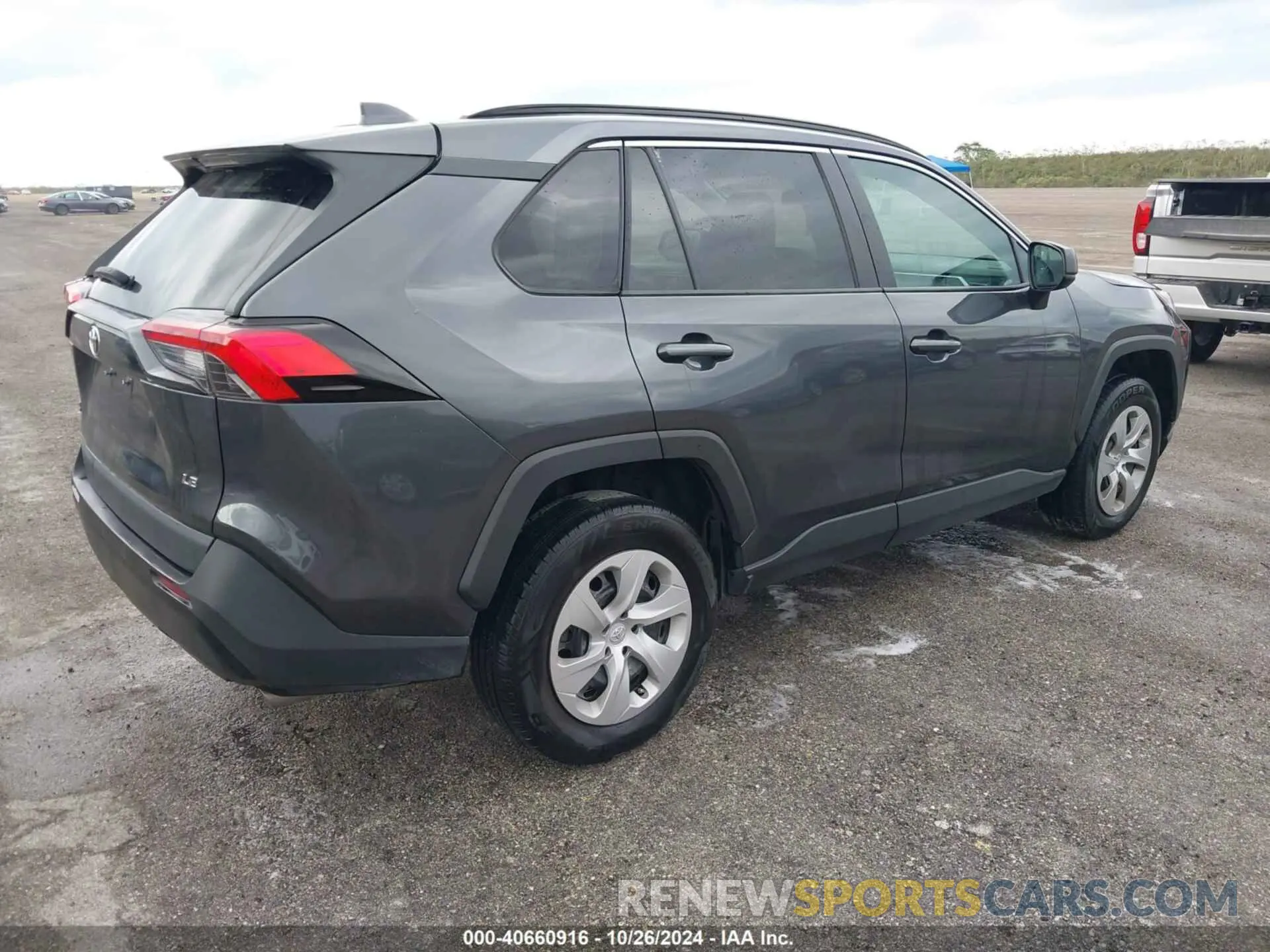 4 Photograph of a damaged car 2T3H1RFV6LC062446 TOYOTA RAV4 2020