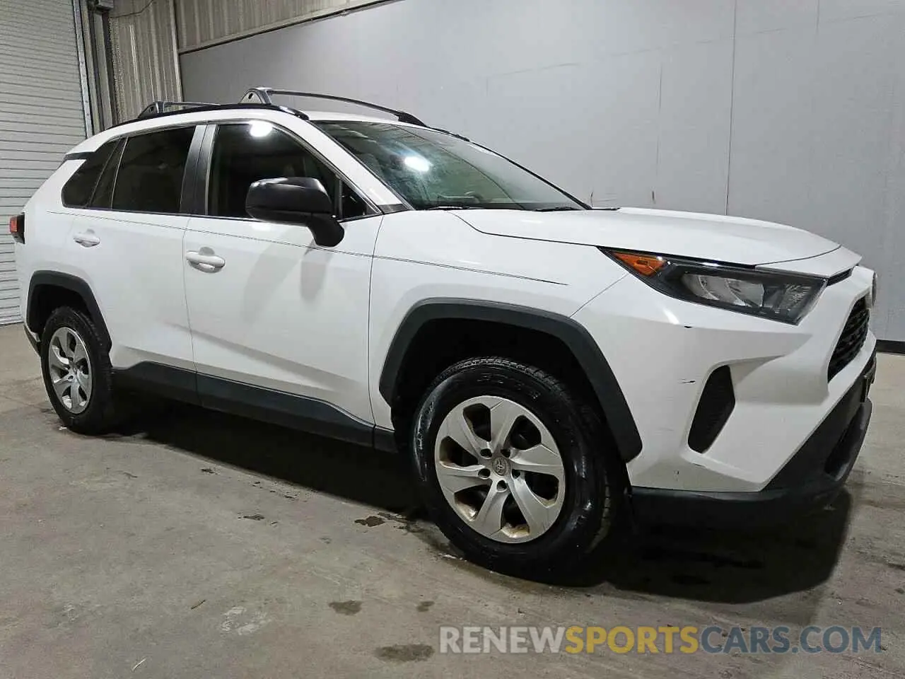 4 Photograph of a damaged car 2T3H1RFV6LC063158 TOYOTA RAV4 2020