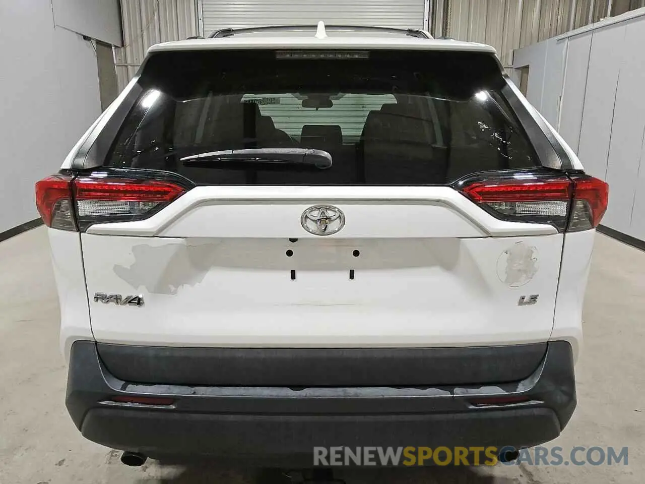 6 Photograph of a damaged car 2T3H1RFV6LC063158 TOYOTA RAV4 2020