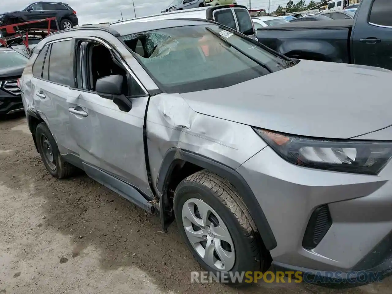 9 Photograph of a damaged car 2T3H1RFV6LC063483 TOYOTA RAV4 2020