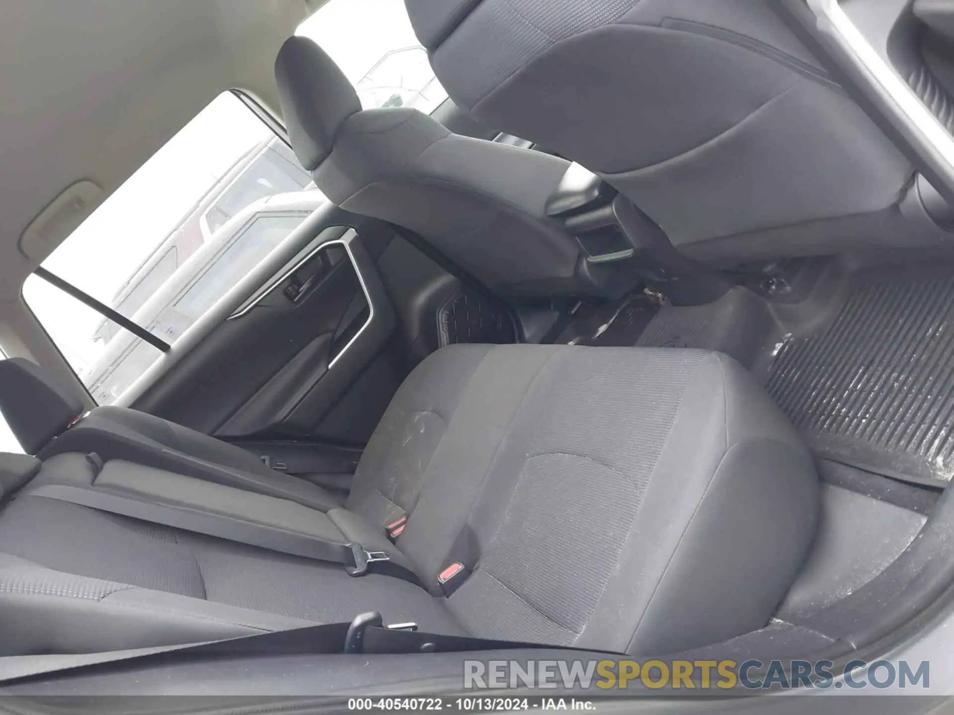 8 Photograph of a damaged car 2T3H1RFV6LC065718 TOYOTA RAV4 2020