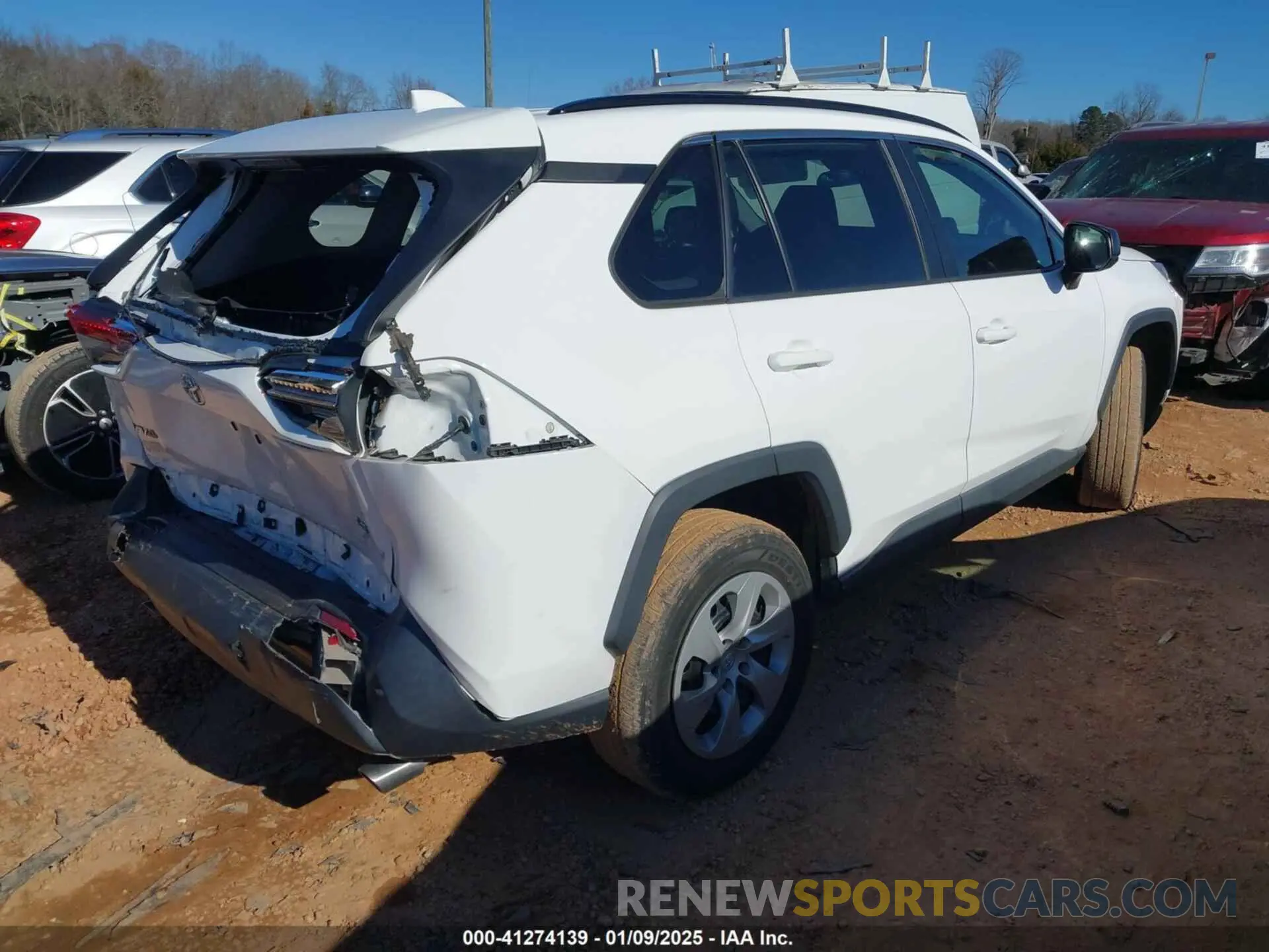 4 Photograph of a damaged car 2T3H1RFV6LC069039 TOYOTA RAV4 2020