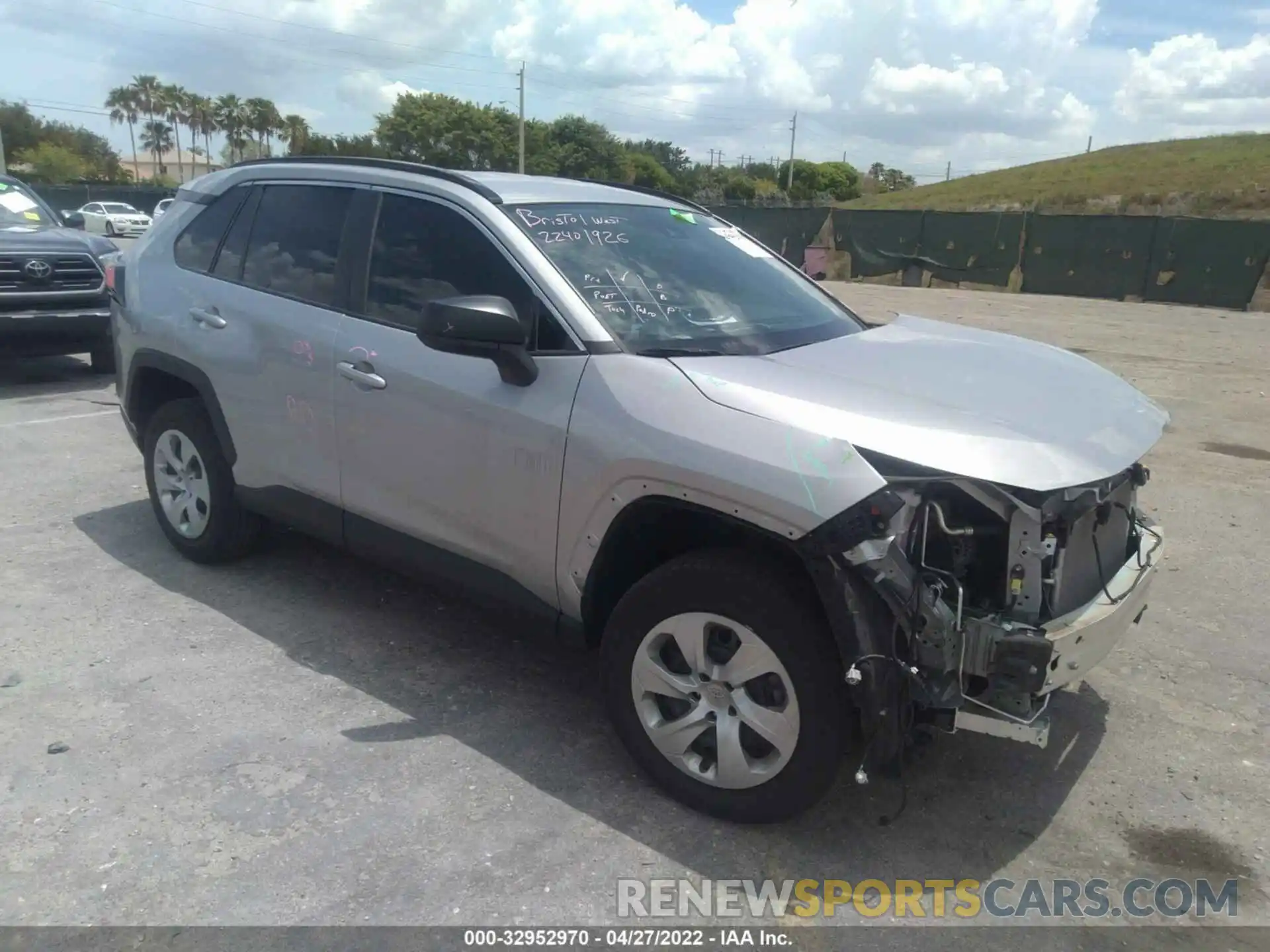 1 Photograph of a damaged car 2T3H1RFV6LC077142 TOYOTA RAV4 2020