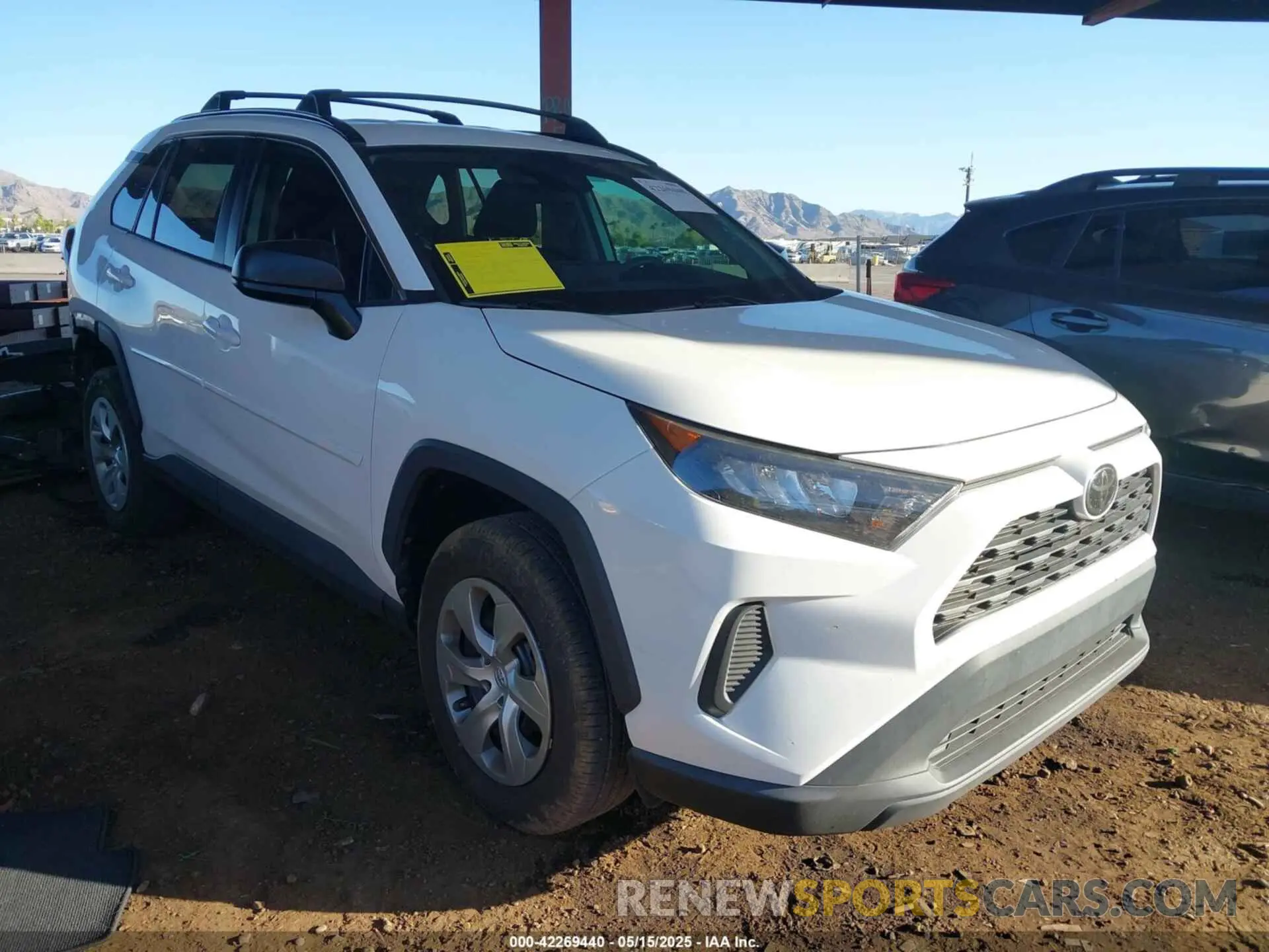 1 Photograph of a damaged car 2T3H1RFV6LW067824 TOYOTA RAV4 2020