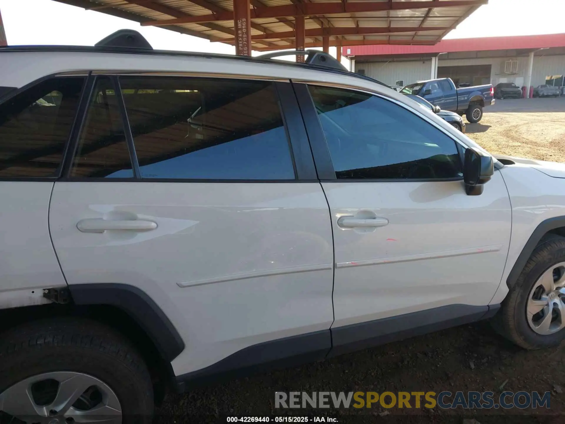 13 Photograph of a damaged car 2T3H1RFV6LW067824 TOYOTA RAV4 2020