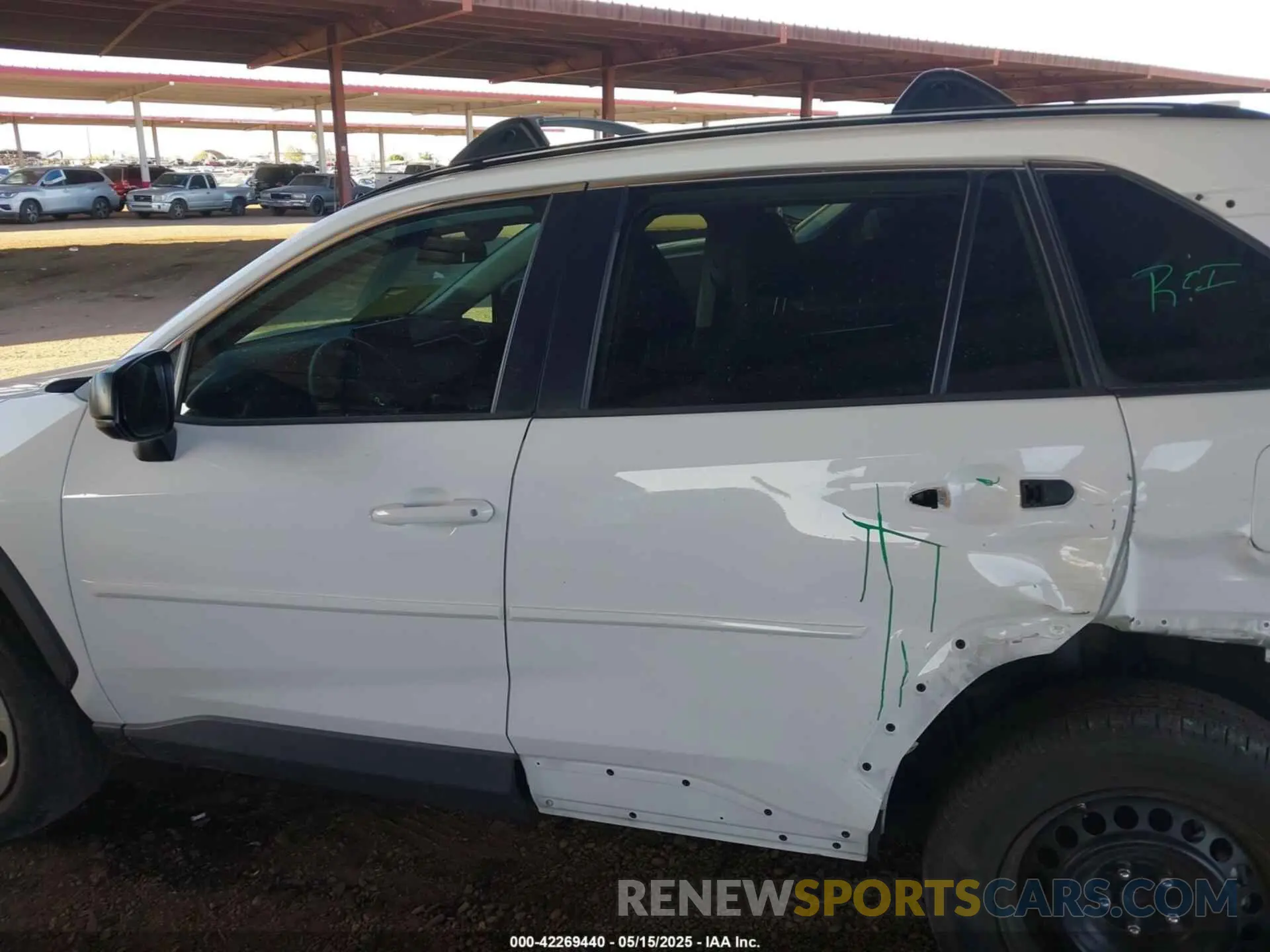 14 Photograph of a damaged car 2T3H1RFV6LW067824 TOYOTA RAV4 2020