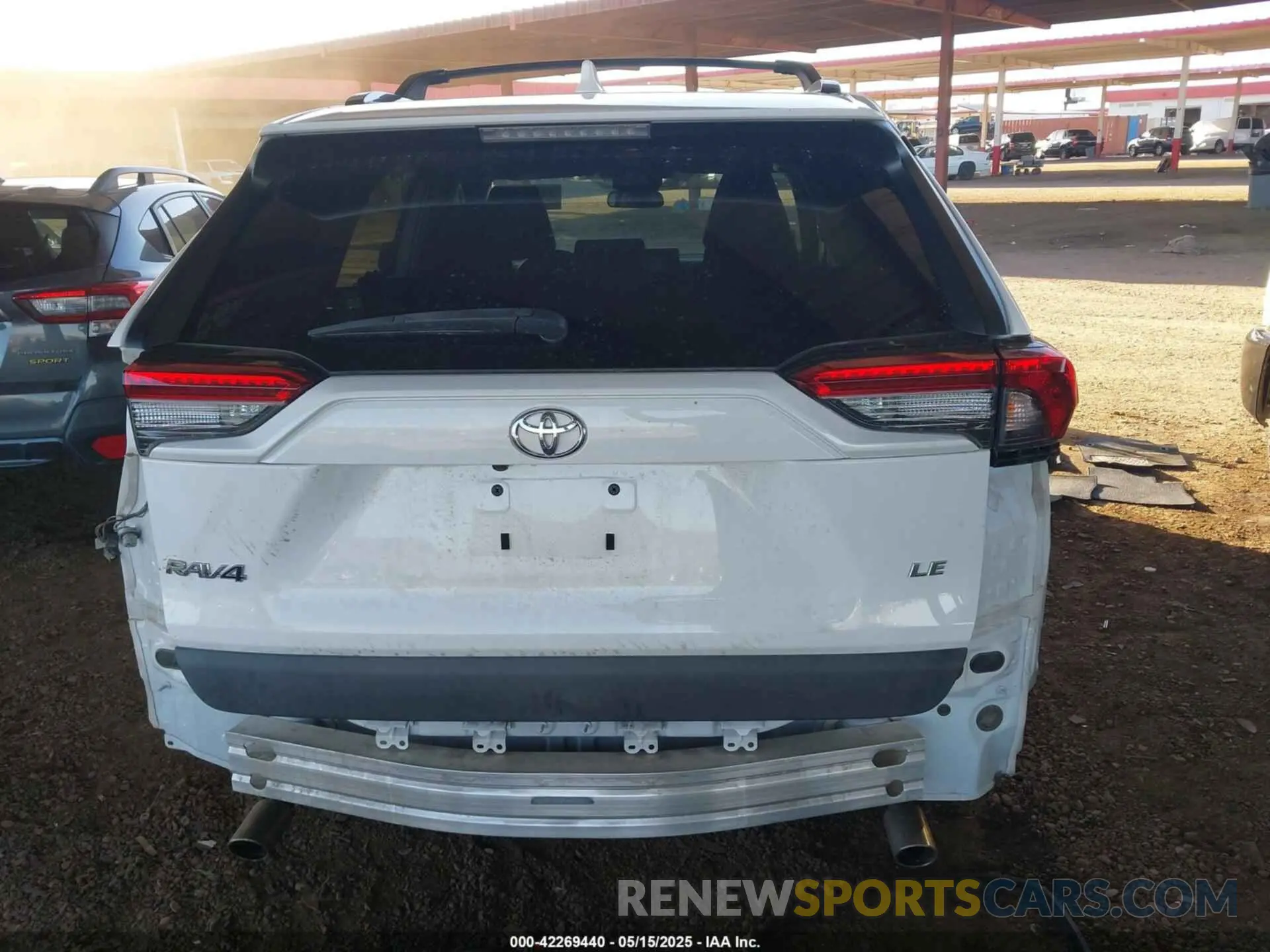 16 Photograph of a damaged car 2T3H1RFV6LW067824 TOYOTA RAV4 2020