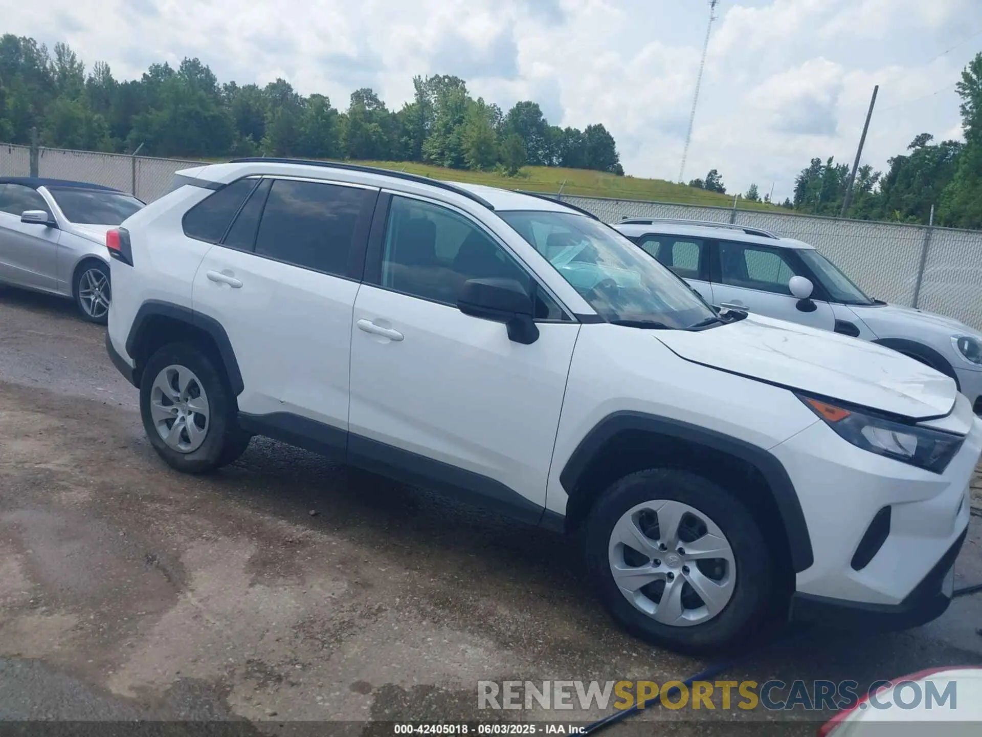 1 Photograph of a damaged car 2T3H1RFV6LW078726 TOYOTA RAV4 2020