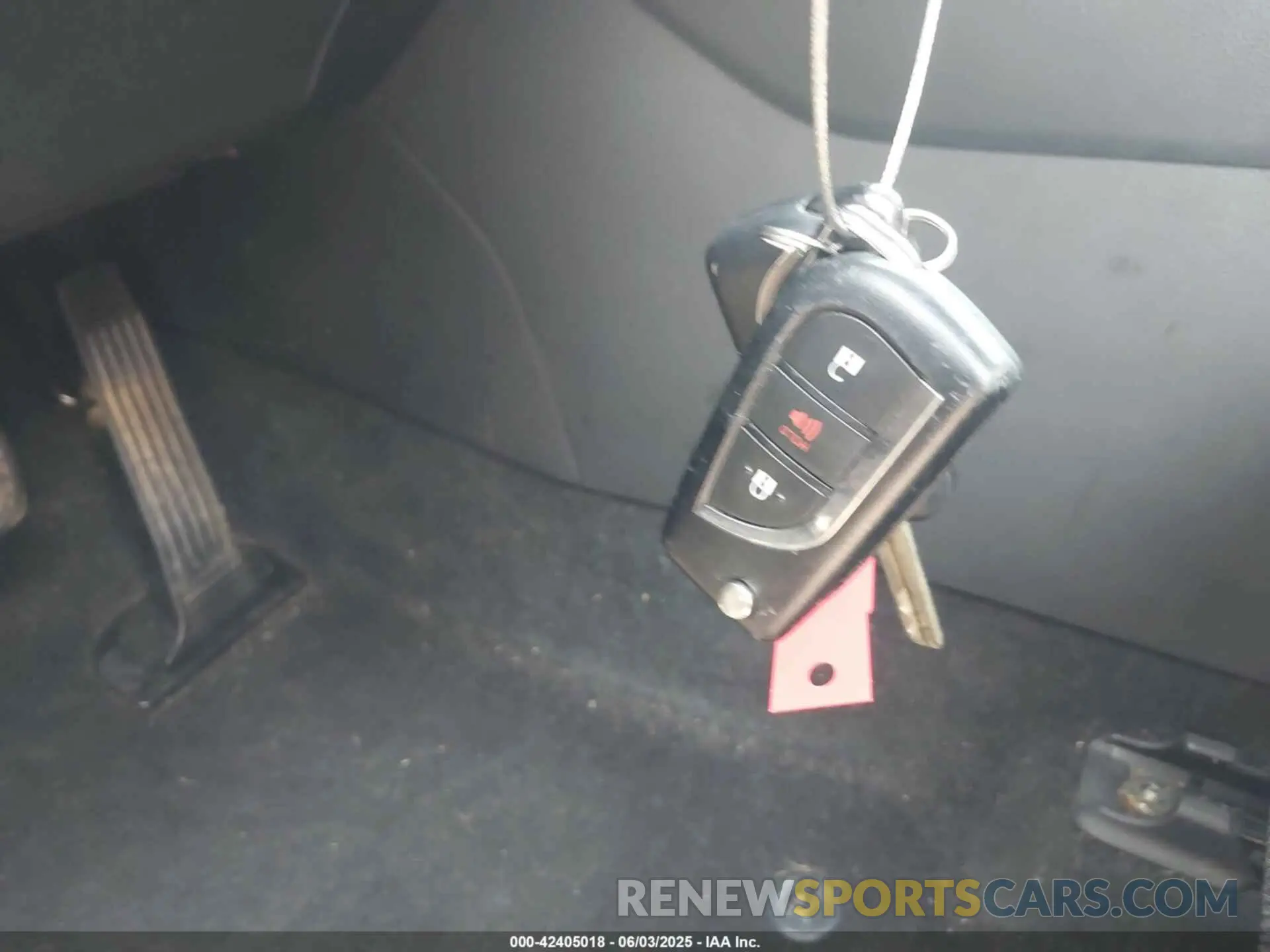 11 Photograph of a damaged car 2T3H1RFV6LW078726 TOYOTA RAV4 2020