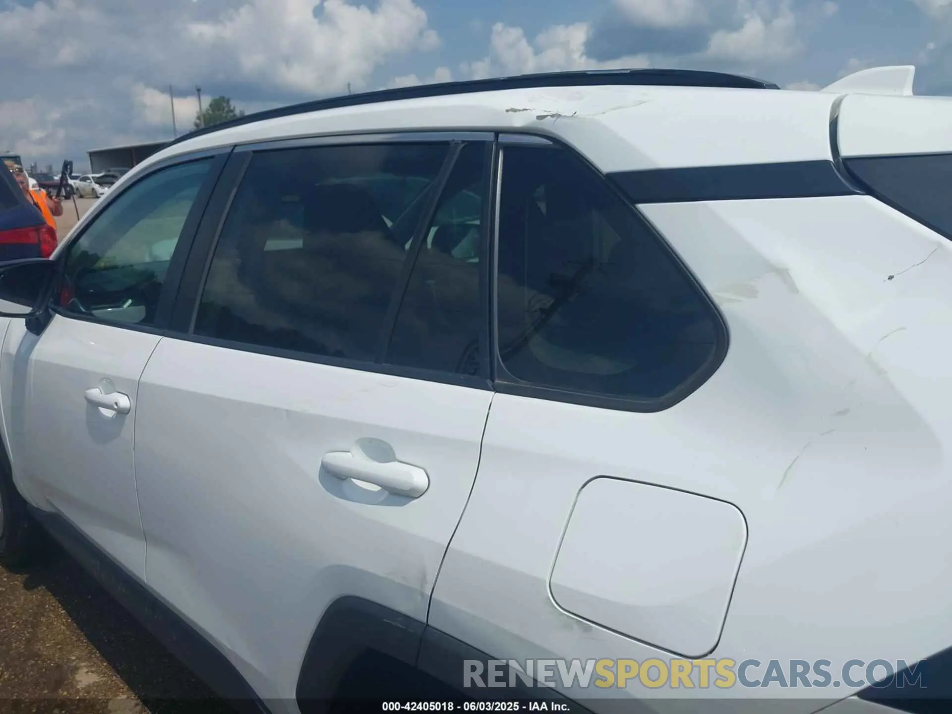 19 Photograph of a damaged car 2T3H1RFV6LW078726 TOYOTA RAV4 2020