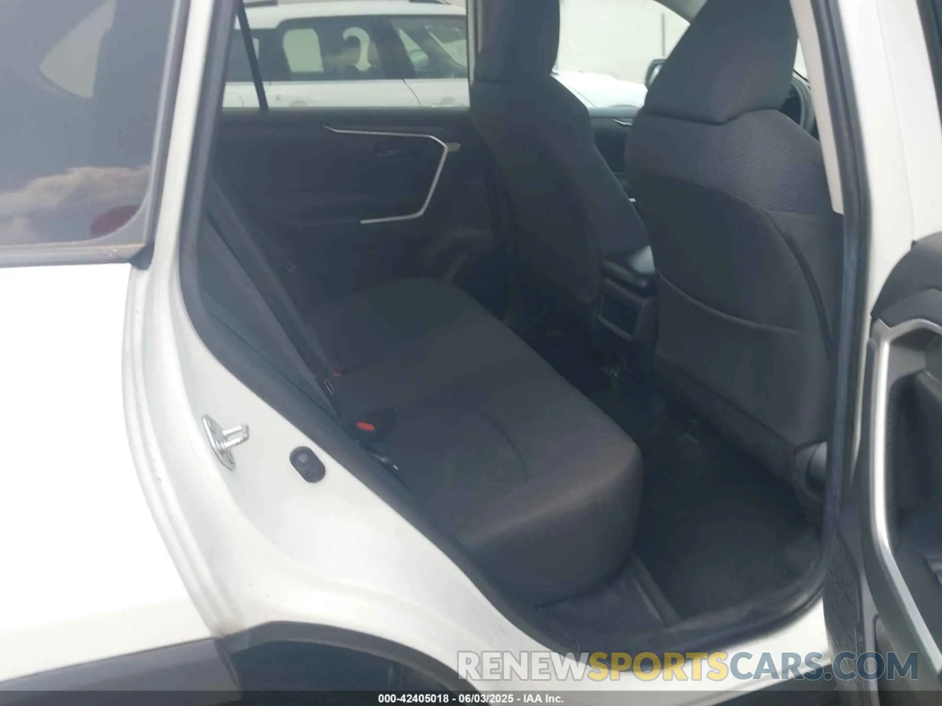 8 Photograph of a damaged car 2T3H1RFV6LW078726 TOYOTA RAV4 2020