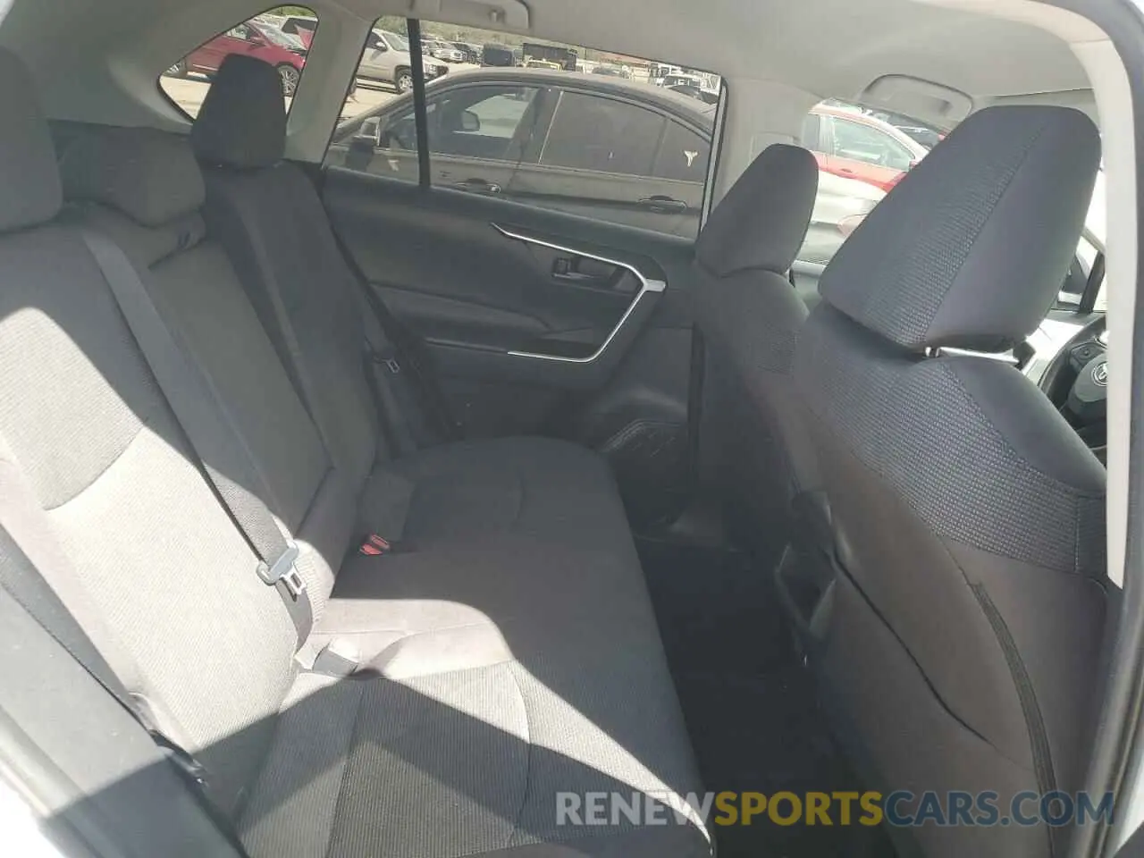 11 Photograph of a damaged car 2T3H1RFV6LW086311 TOYOTA RAV4 2020
