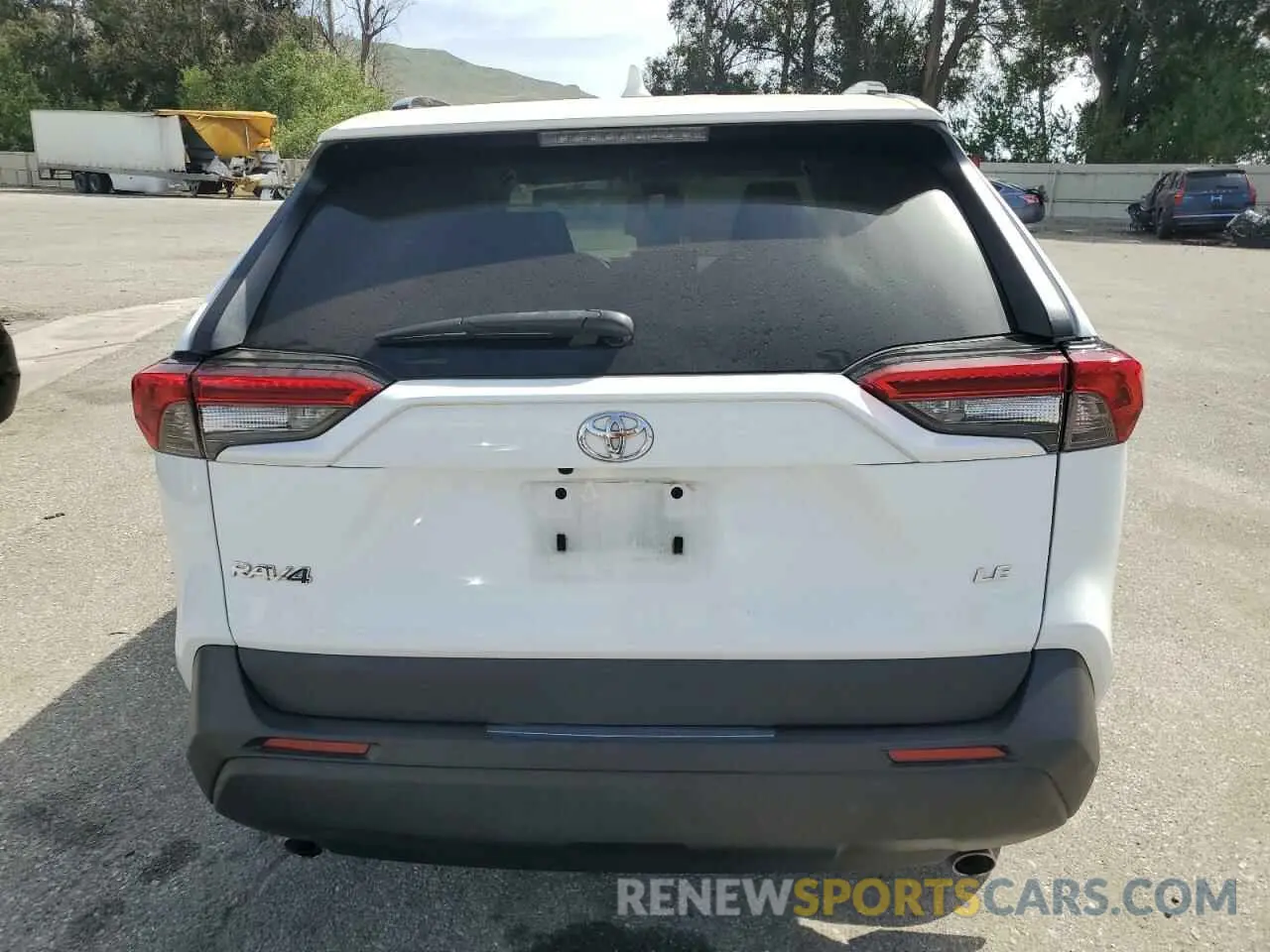 6 Photograph of a damaged car 2T3H1RFV6LW086311 TOYOTA RAV4 2020