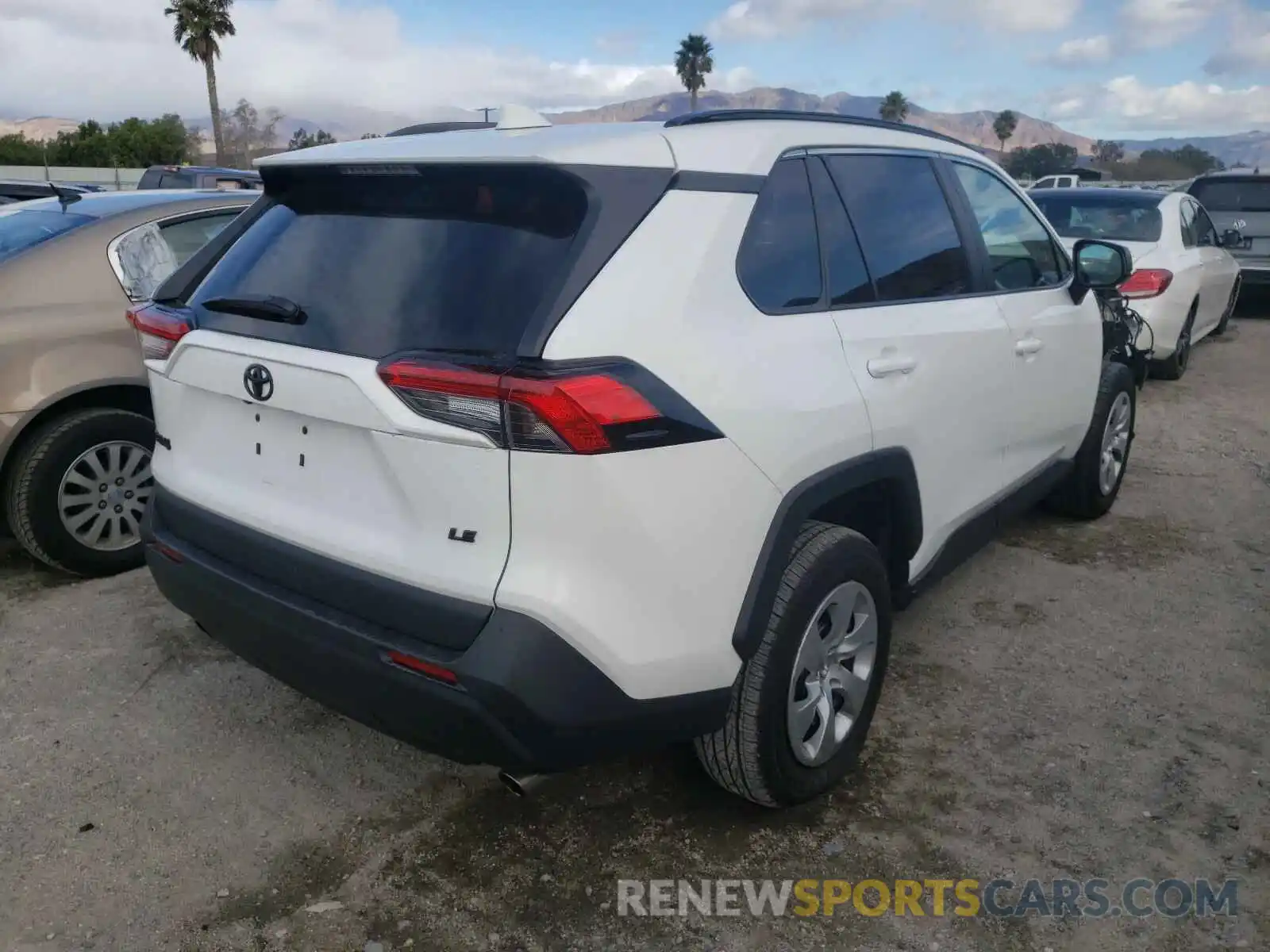 4 Photograph of a damaged car 2T3H1RFV7LC039838 TOYOTA RAV4 2020