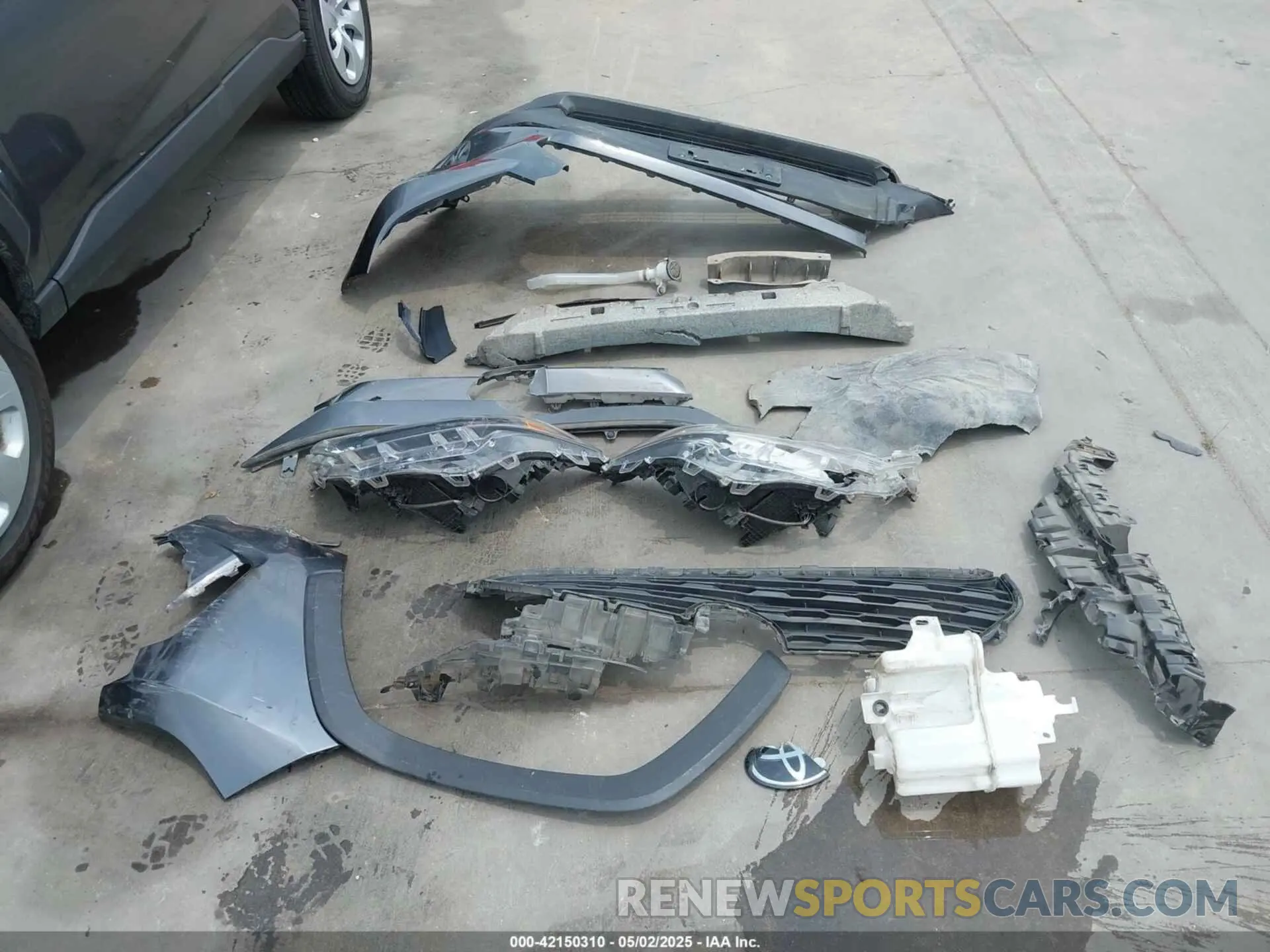 12 Photograph of a damaged car 2T3H1RFV7LC047566 TOYOTA RAV4 2020