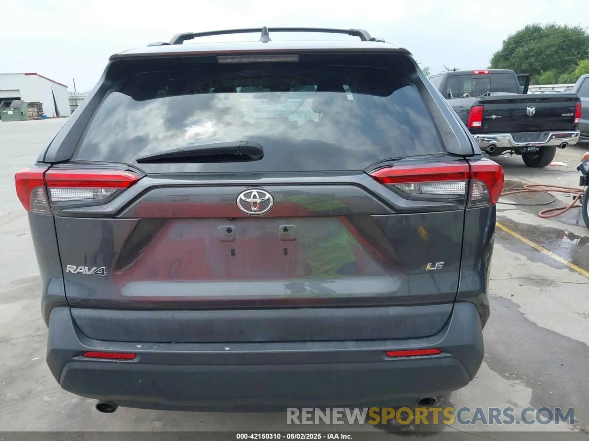 17 Photograph of a damaged car 2T3H1RFV7LC047566 TOYOTA RAV4 2020