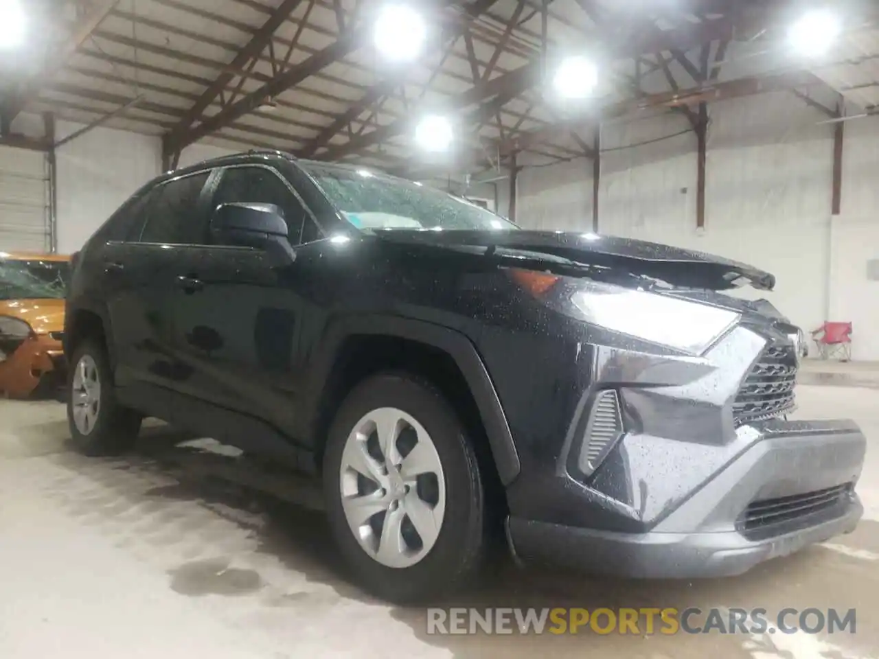 1 Photograph of a damaged car 2T3H1RFV7LW062390 TOYOTA RAV4 2020