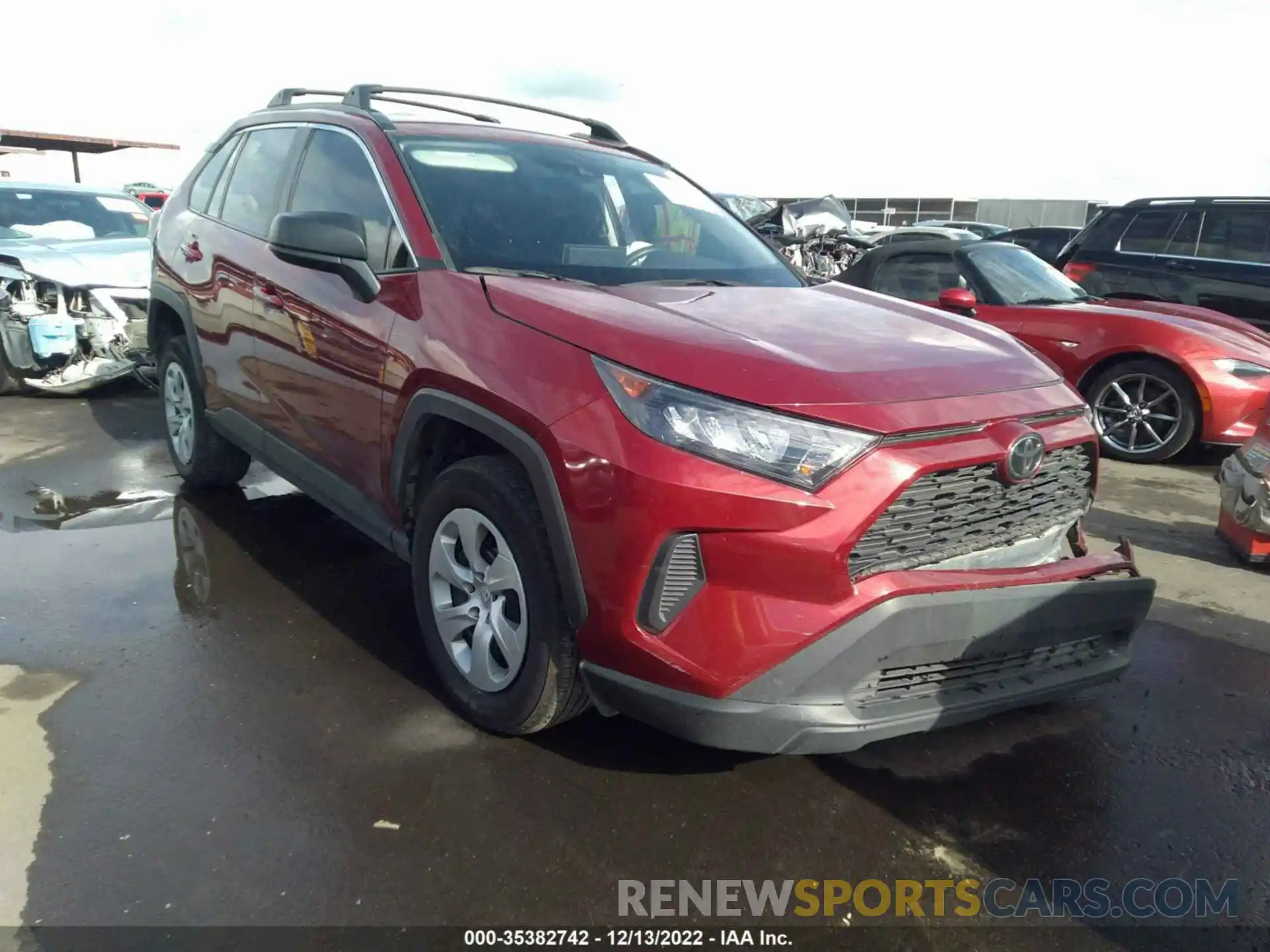 1 Photograph of a damaged car 2T3H1RFV7LW083028 TOYOTA RAV4 2020